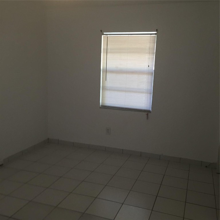 Hollywood 1-21 B - Residential Lease