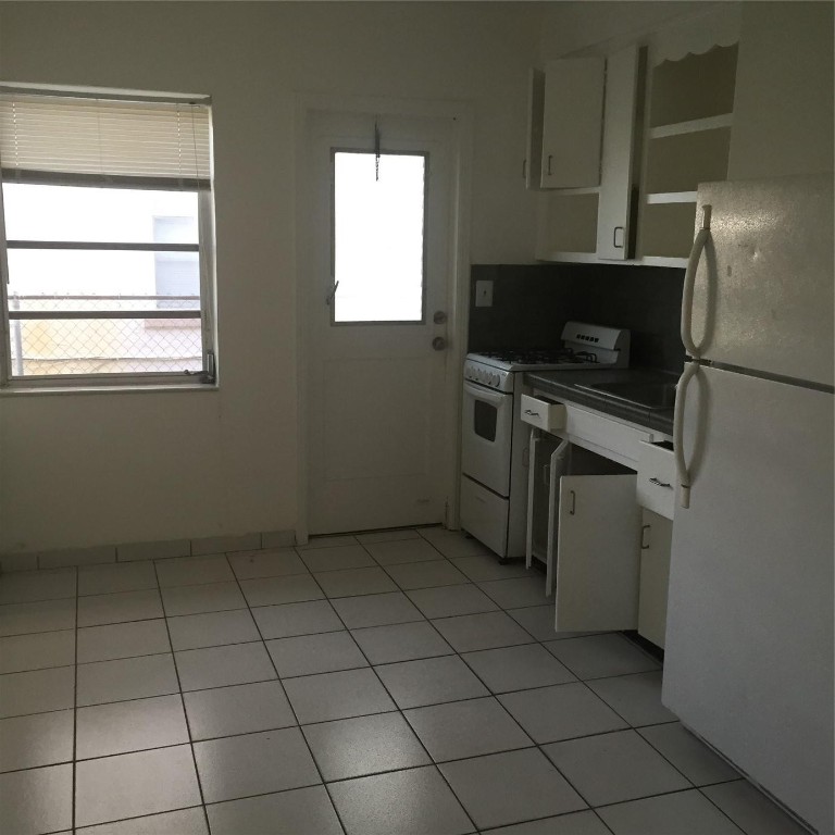 Hollywood 1-21 B - Residential Lease