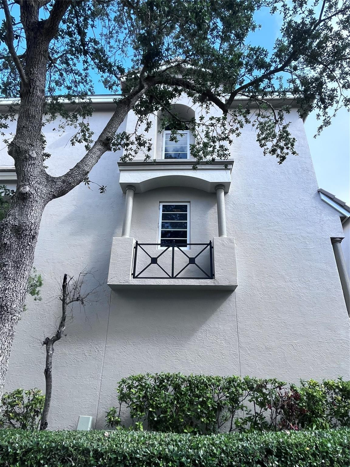 3932 Coral Heights Way