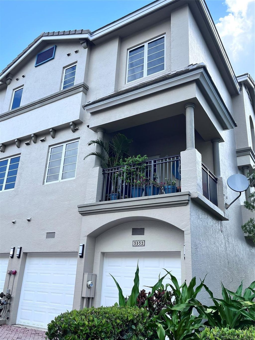 Photo of 3932 Coral Heights Way, Oakland Park, FL 33308 (MLS # B26014443)