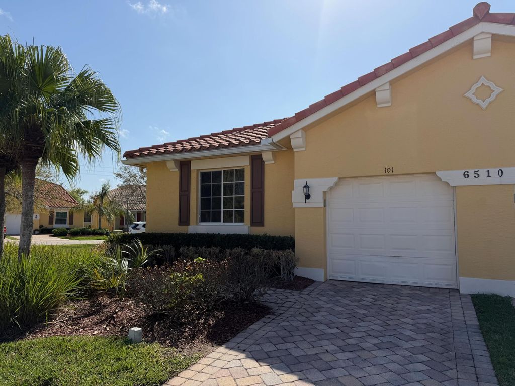 Photo of 6510 Oxford Circle #101, Vero Beach, FL 32966 (MLS # F10555964)