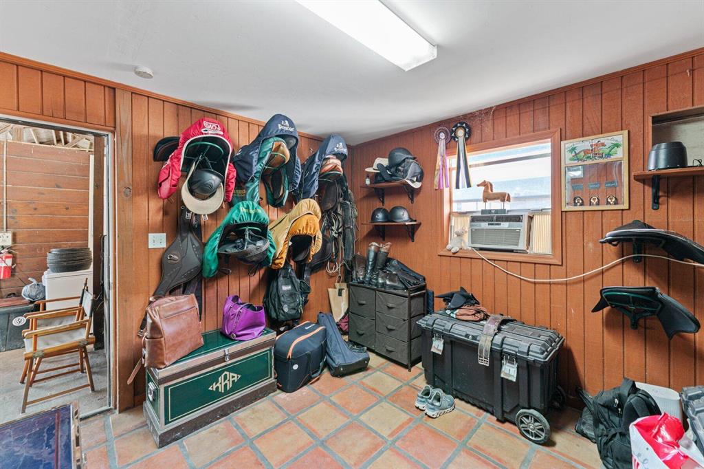 SADDLE TRAIL PARK OF WELL - Residential