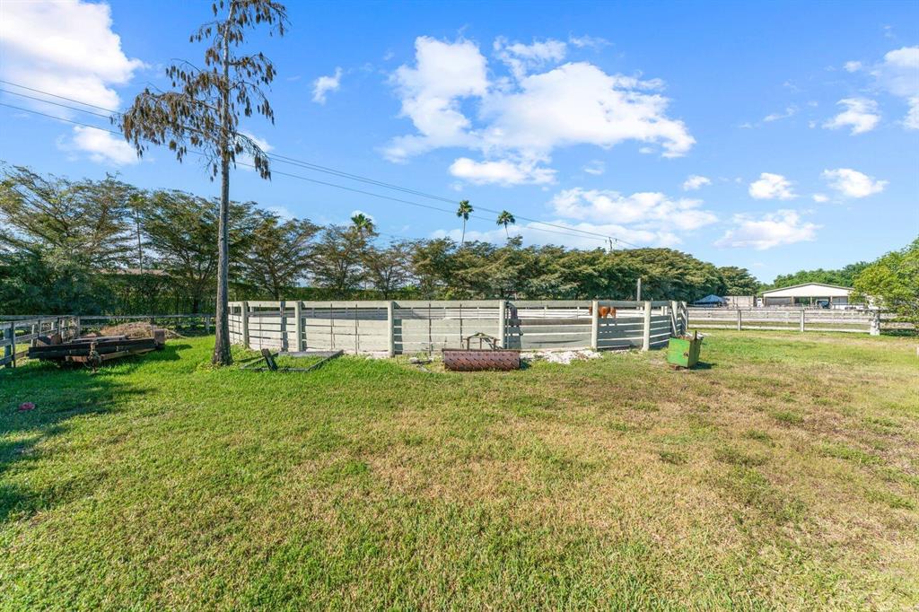 SADDLE TRAIL PARK OF WELL - Residential