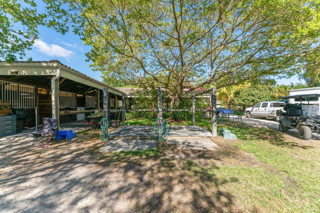 SADDLE TRAIL PARK OF WELL - Residential