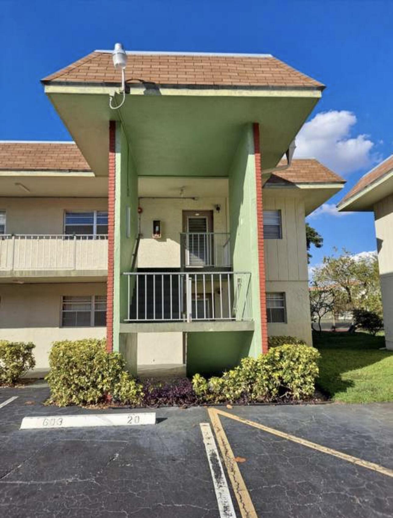 APPLEGREEN CONDO APTS 1 - Residential