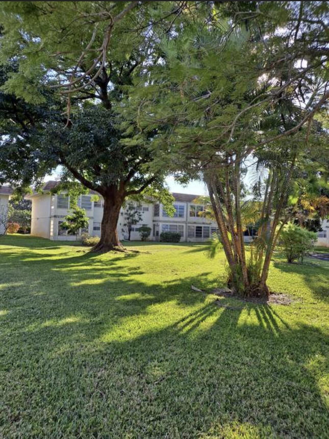 APPLEGREEN CONDO APTS 1 - Residential