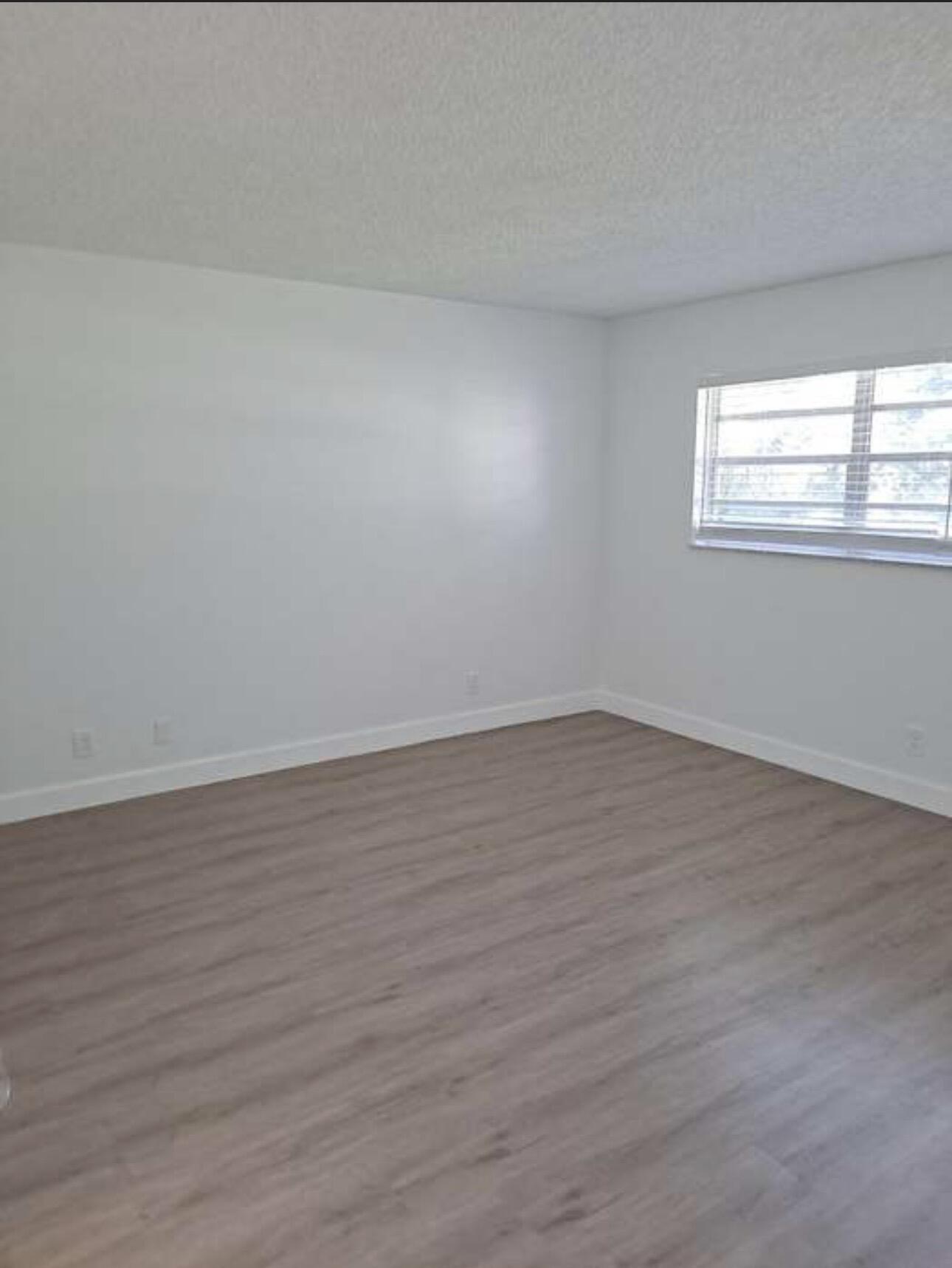 APPLEGREEN CONDO APTS 1 - Residential