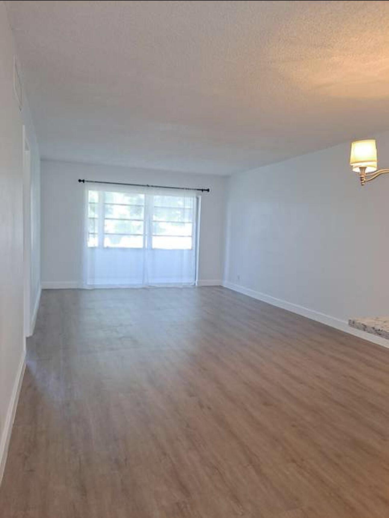 APPLEGREEN CONDO APTS 1 - Residential