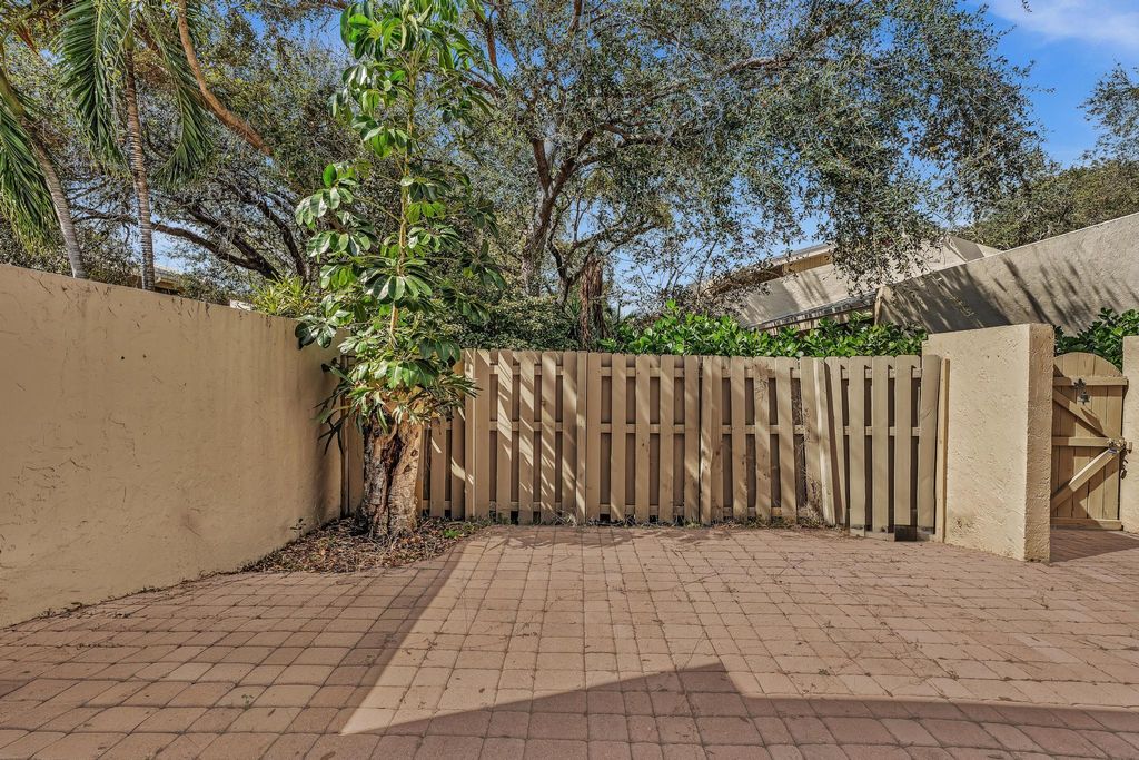 Photo of 1400 NW 9th Avenue #E-33, Boca Raton, FL 33486 (MLS # R11168545)