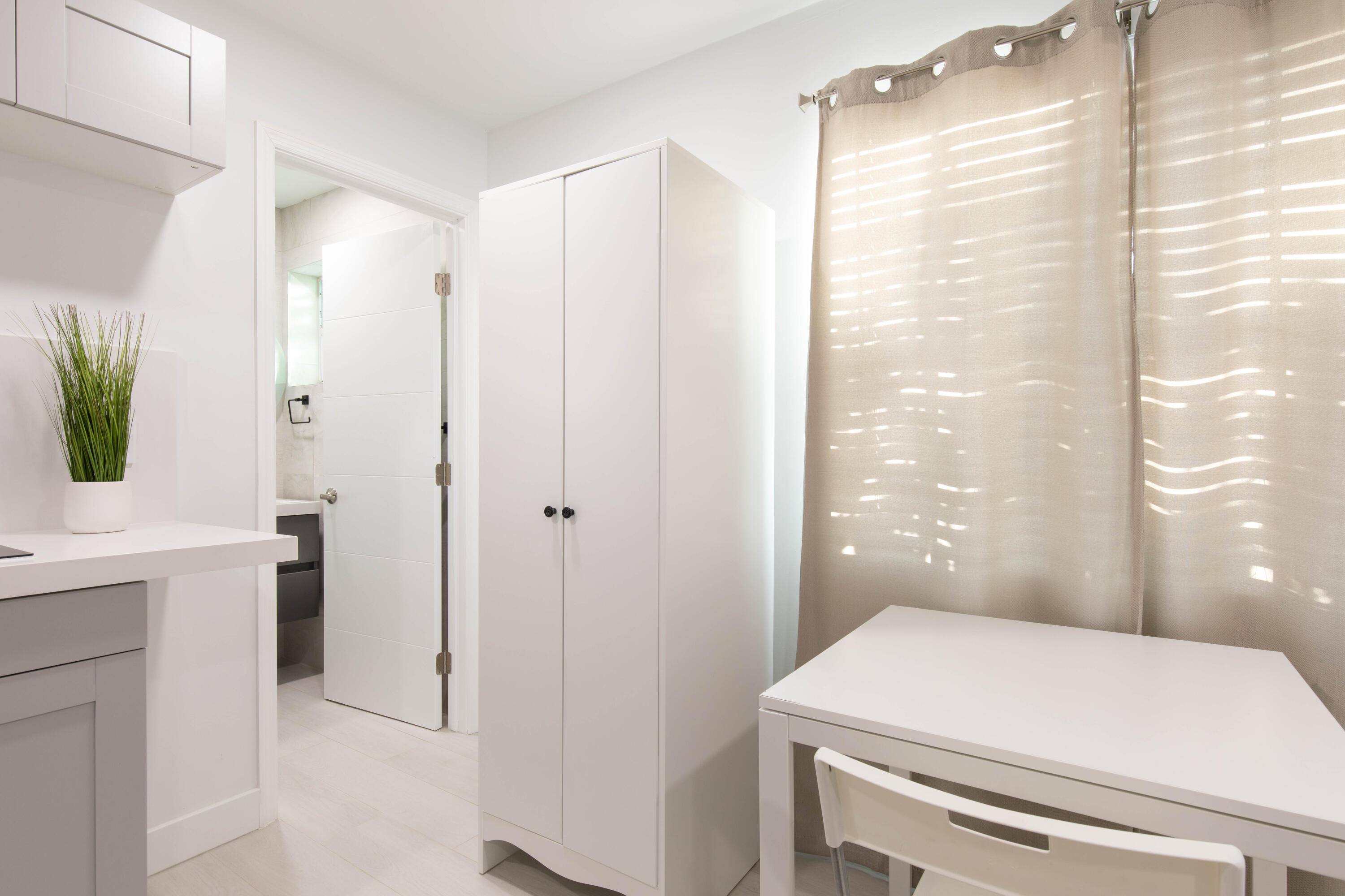 HOLLYWOOD - Residential Lease