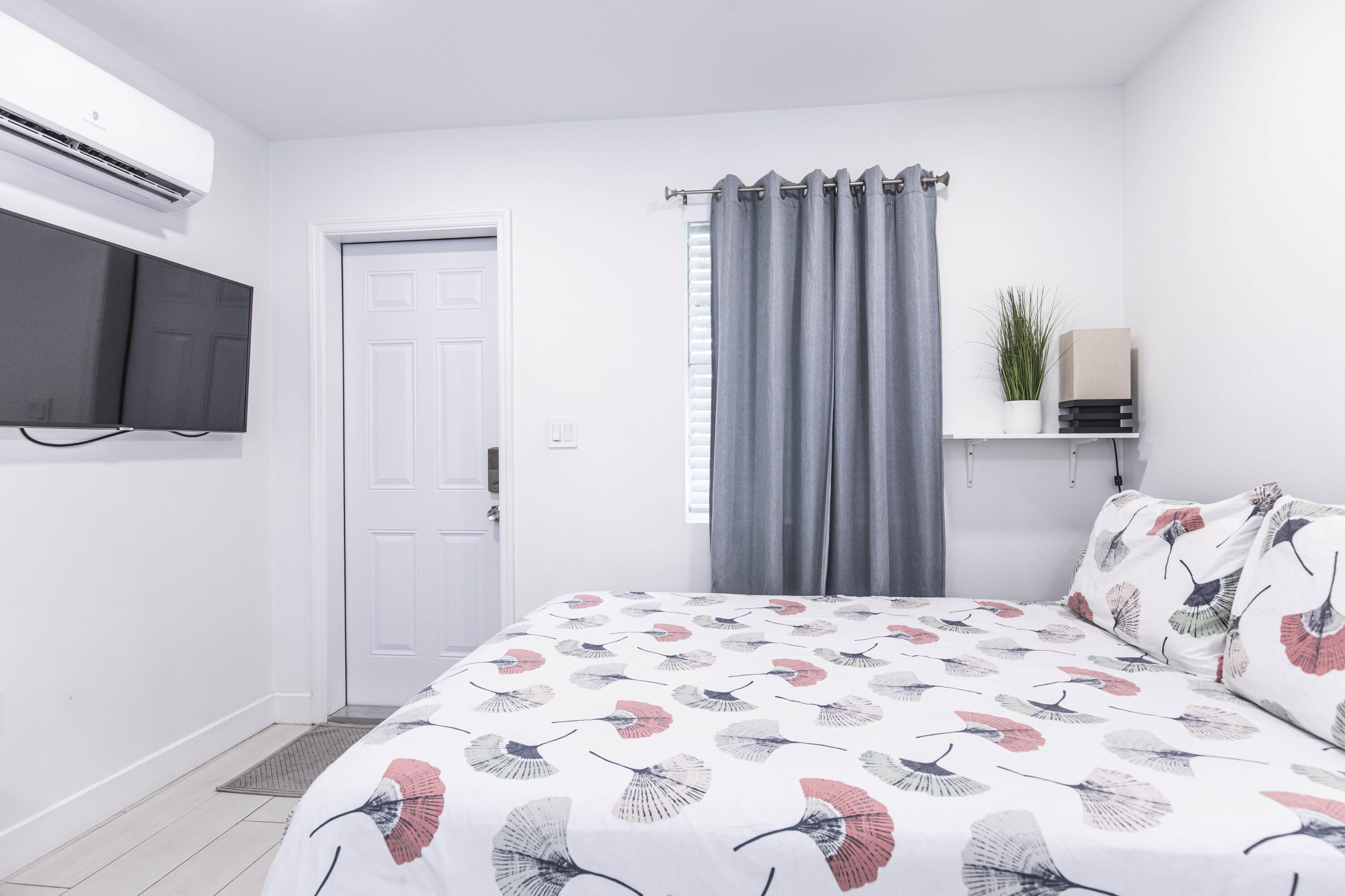 HOLLYWOOD - Residential Lease