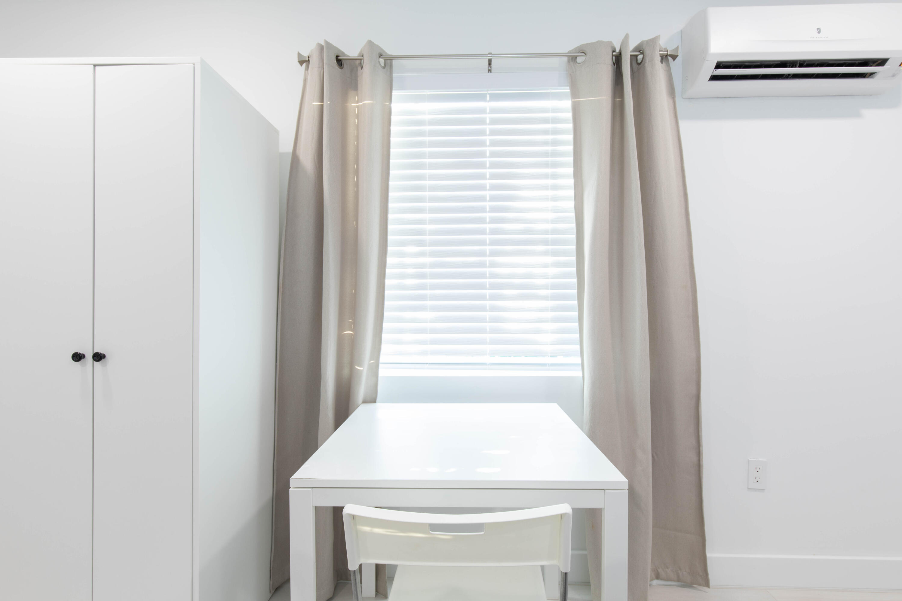 HOLLYWOOD - Residential Lease