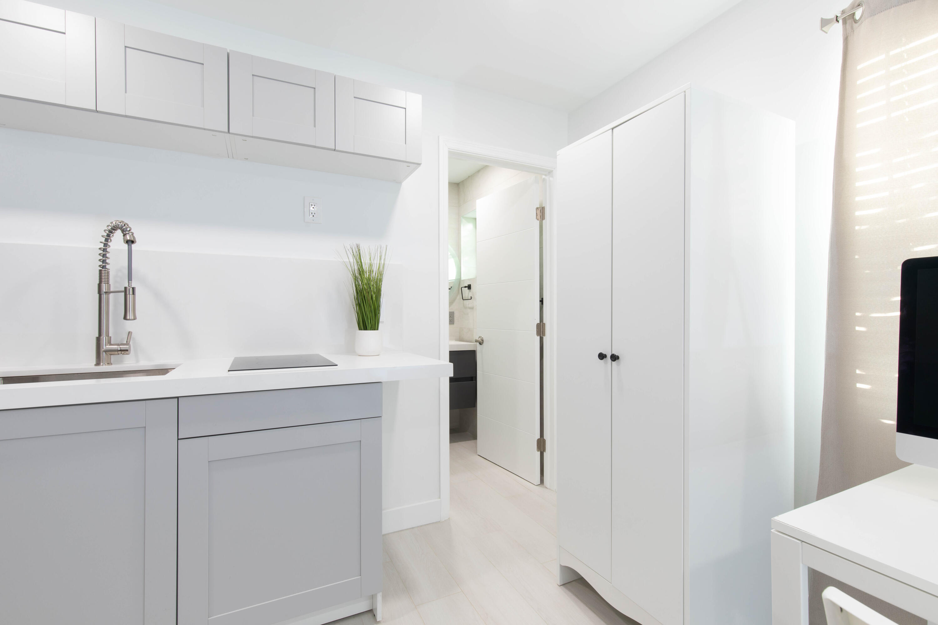 HOLLYWOOD - Residential Lease