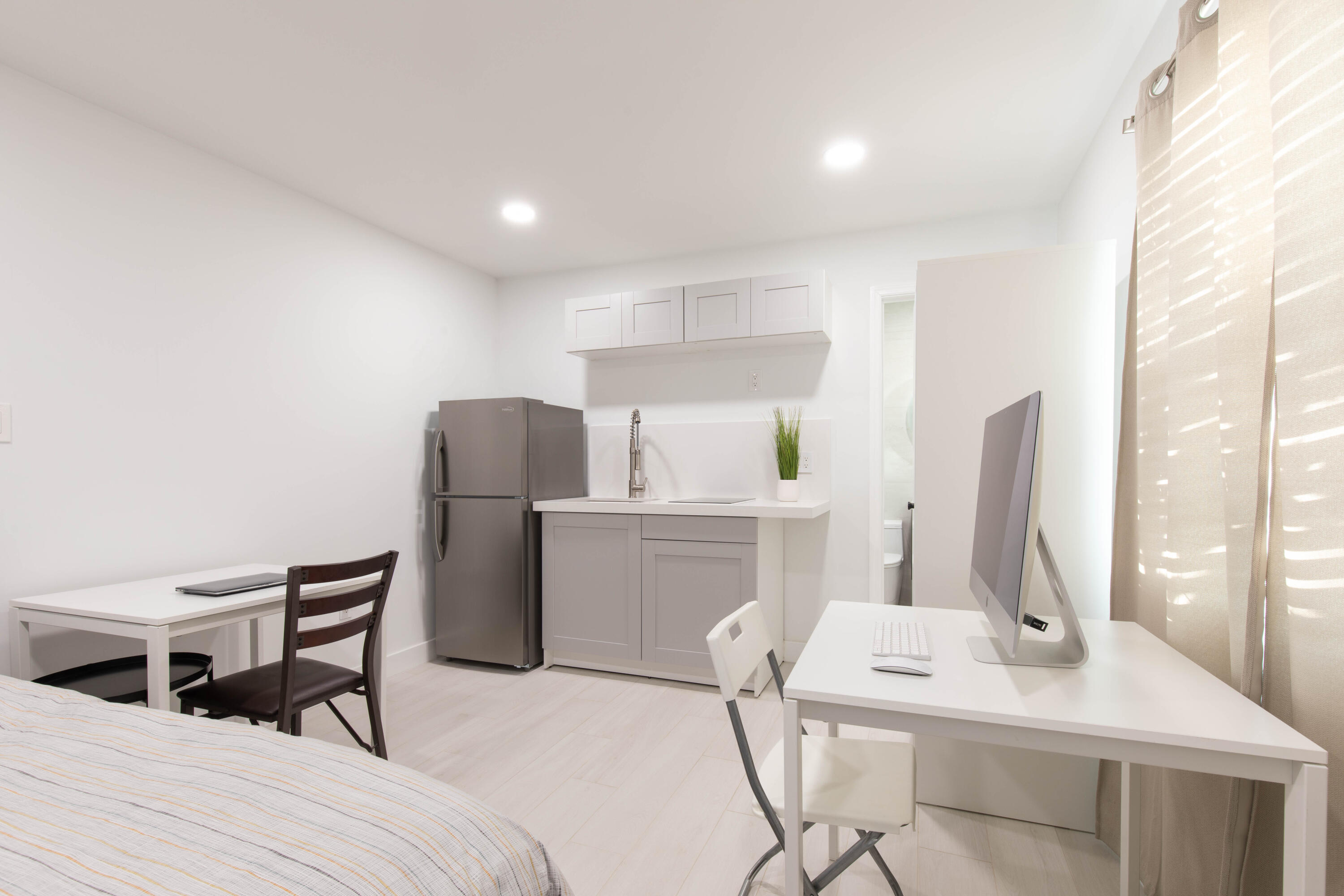 HOLLYWOOD - Residential Lease