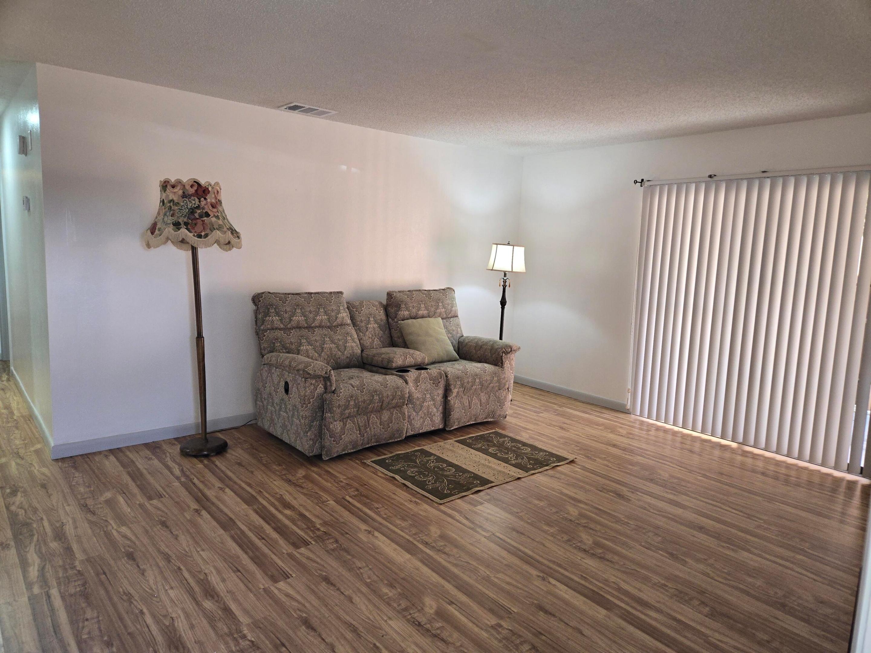 2201 SW 28th Street 50