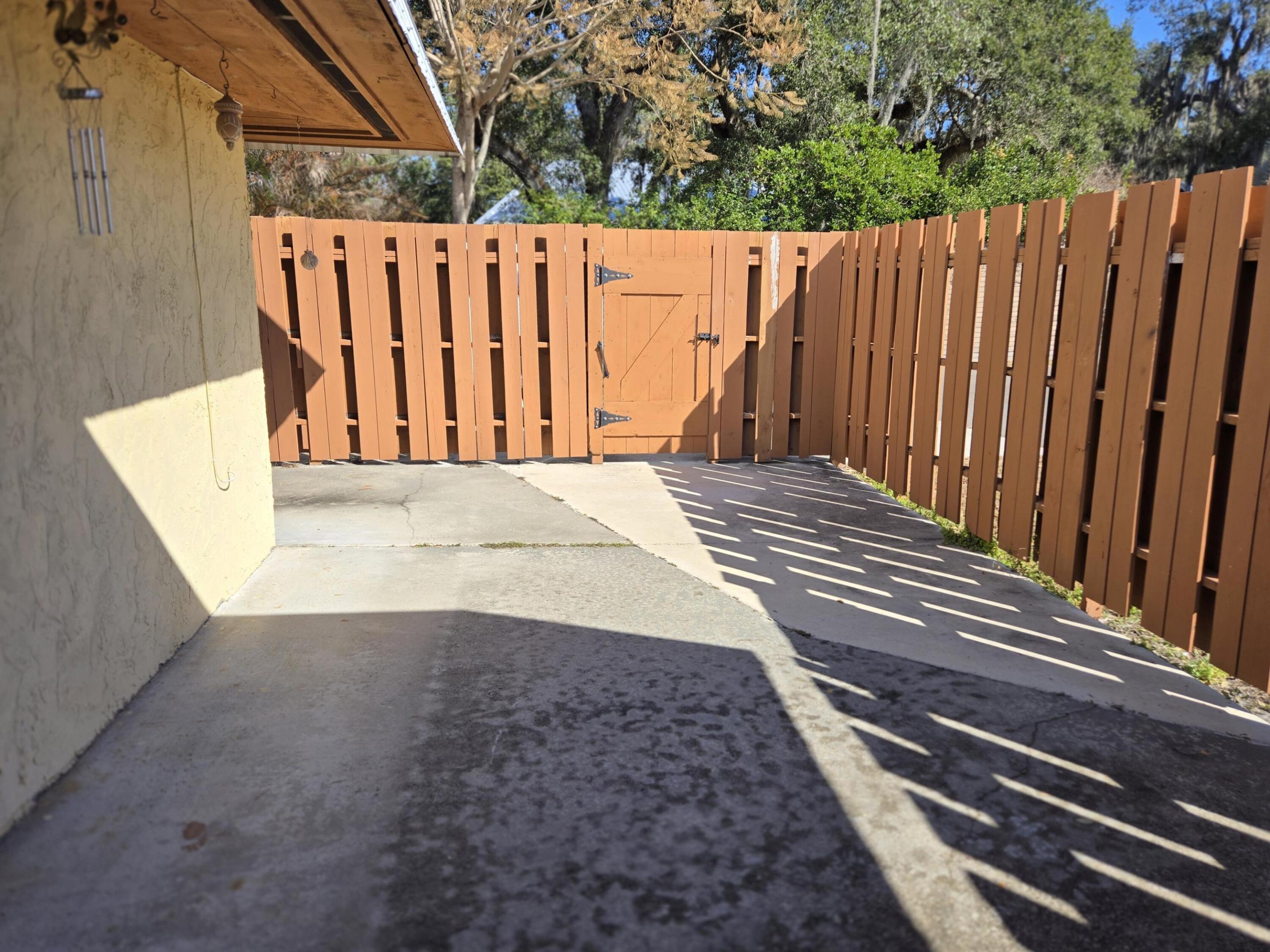 OAK LAKE VILLAS - Residential