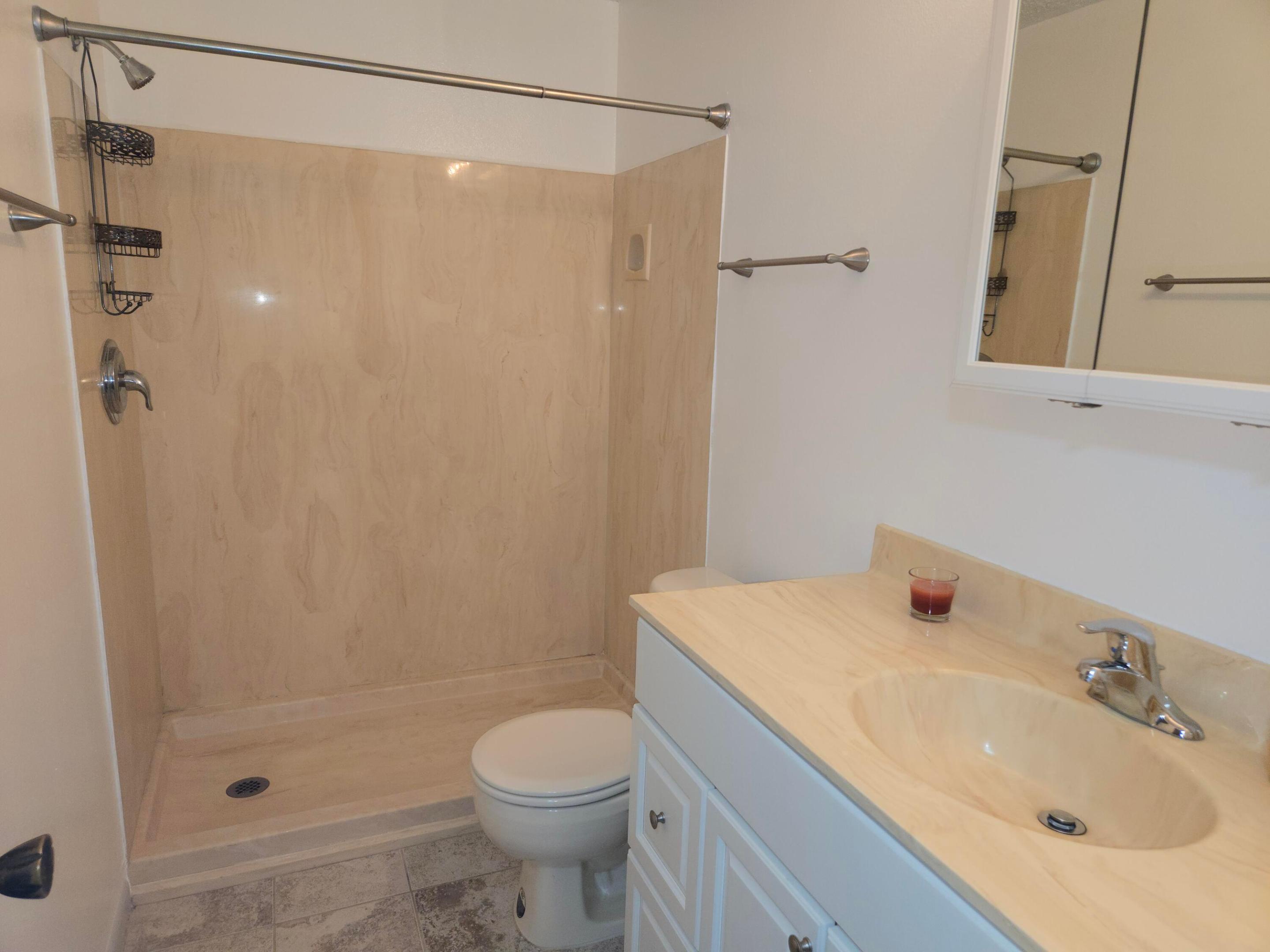 OAK LAKE VILLAS - Residential