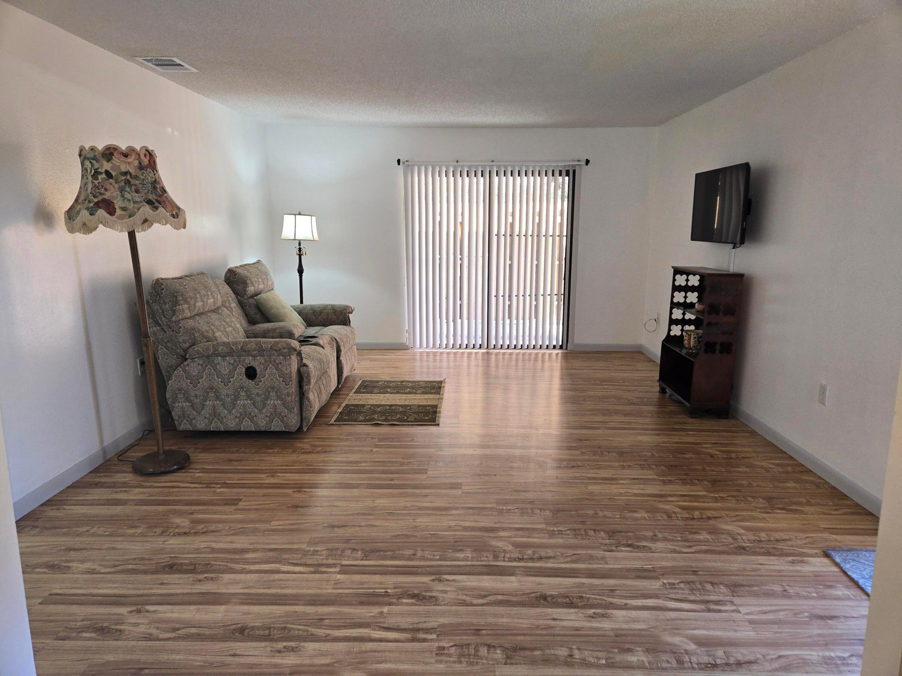 2201 SW 28th Street 50