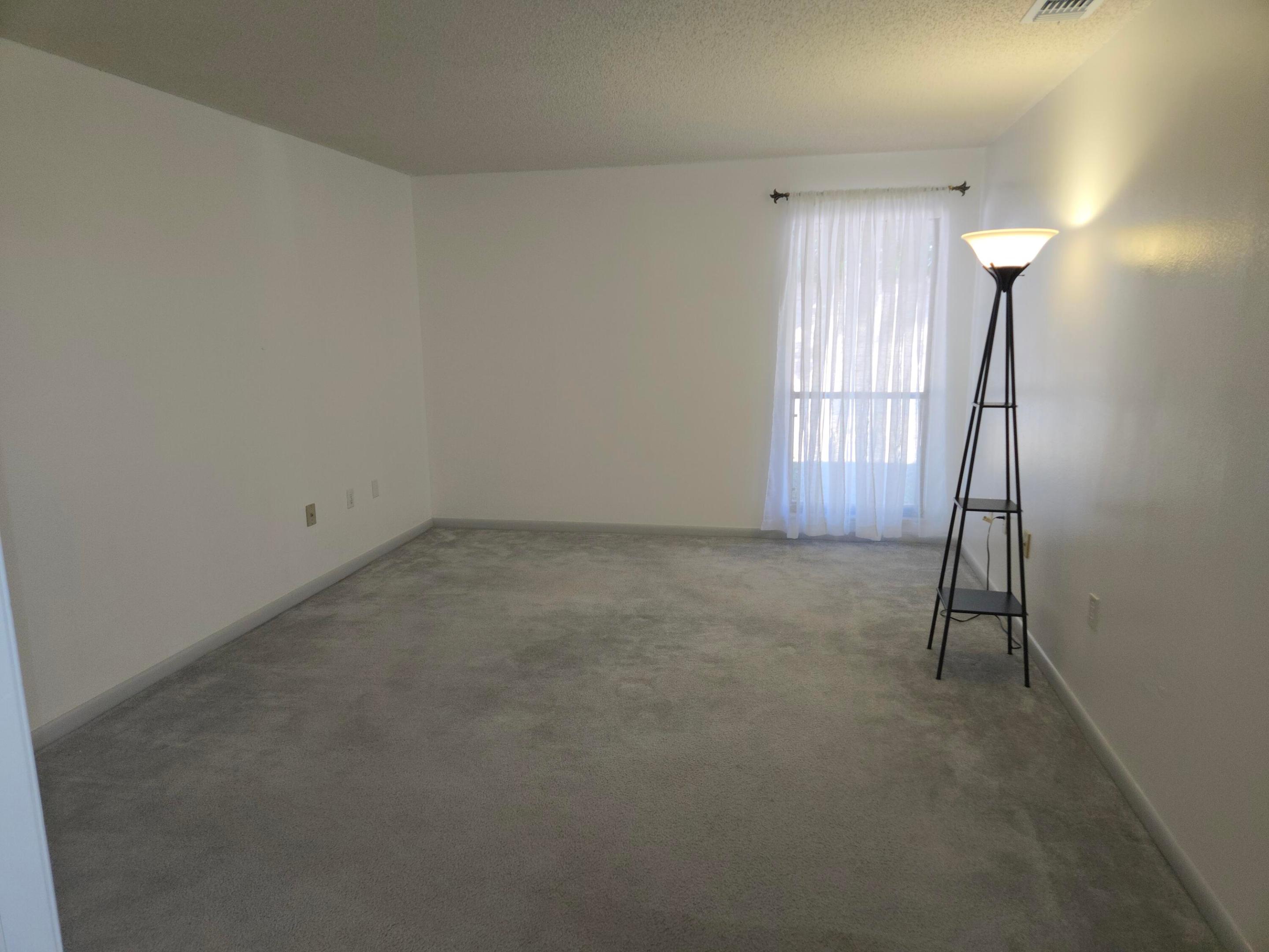 OAK LAKE VILLAS - Residential