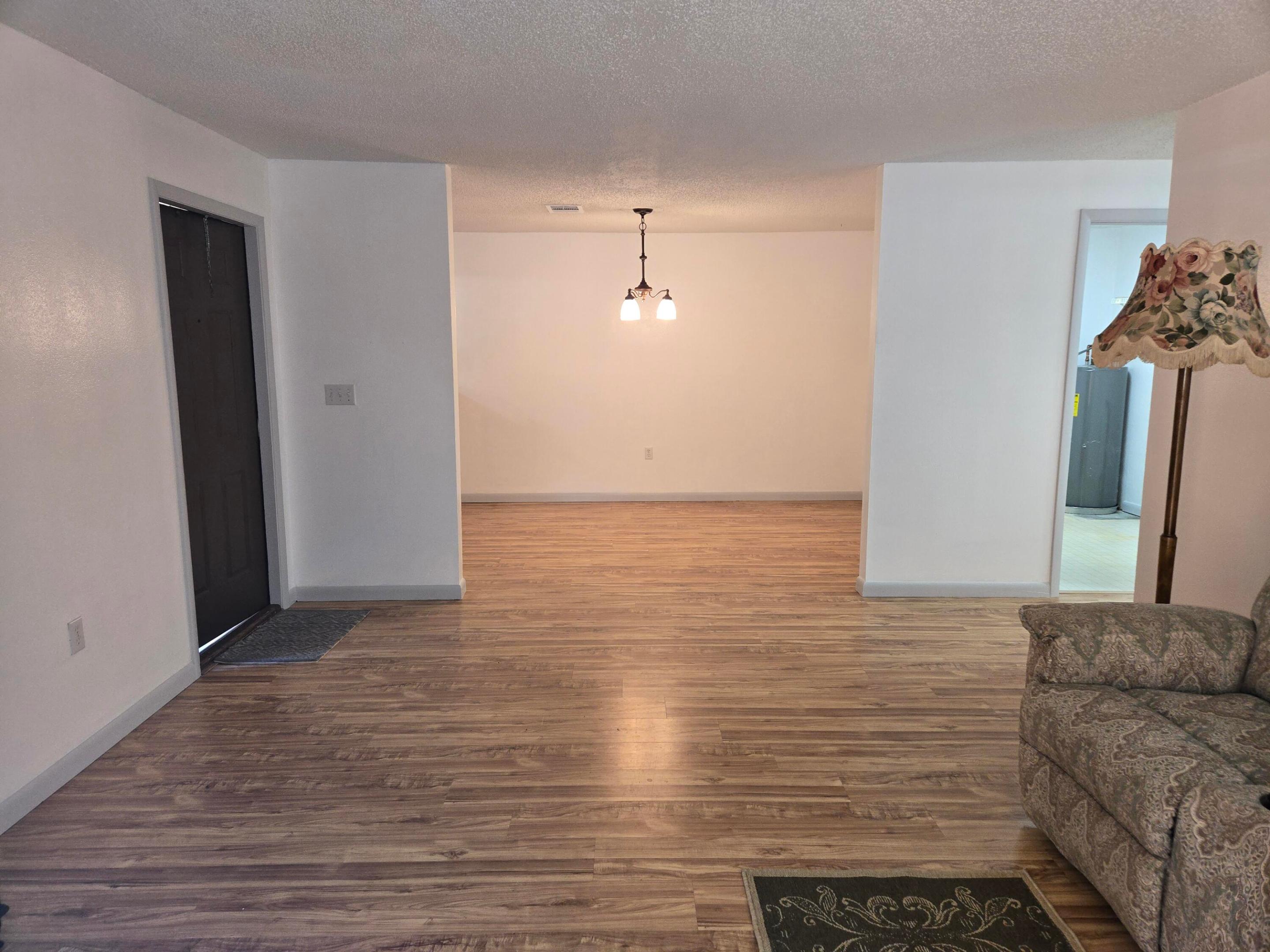 OAK LAKE VILLAS - Residential