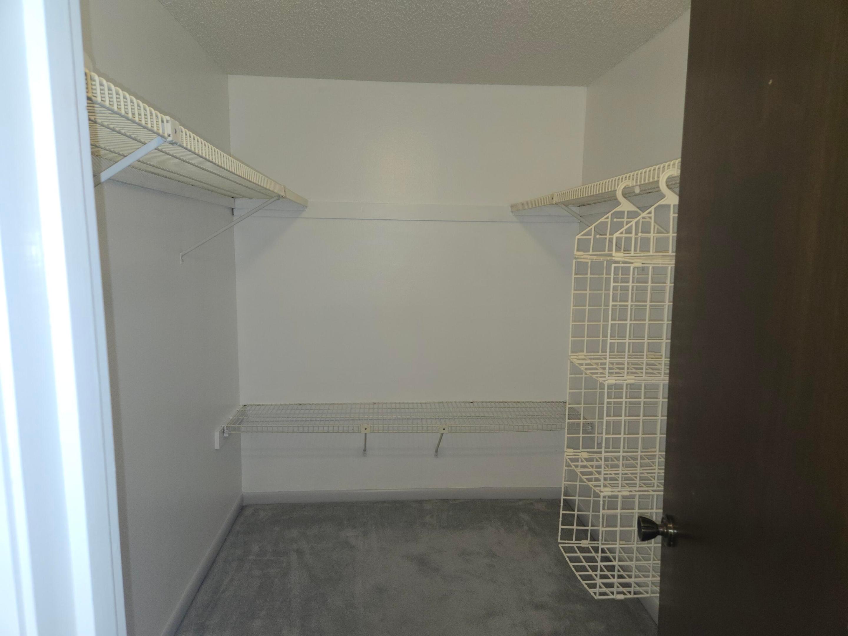 OAK LAKE VILLAS - Residential