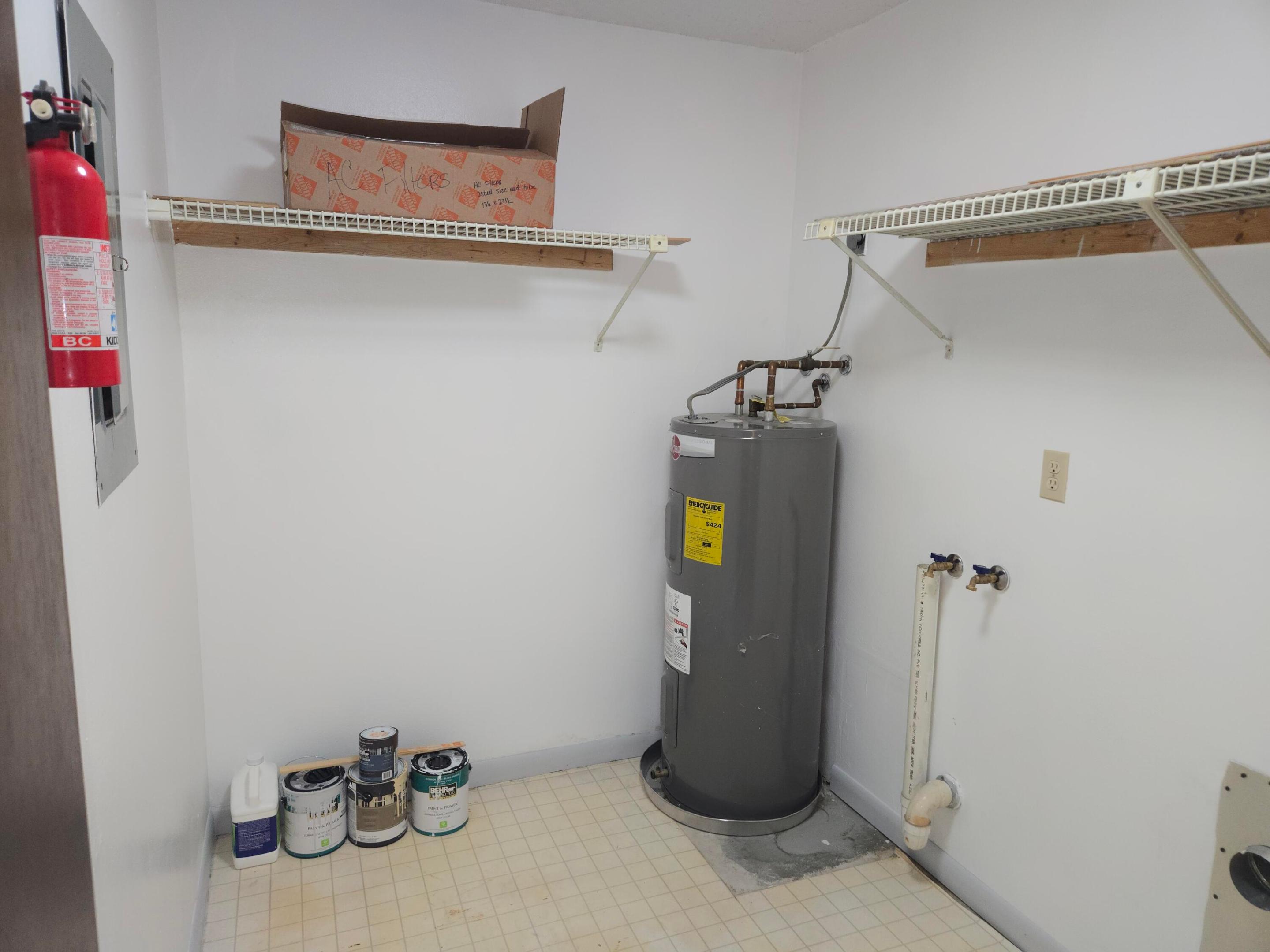 OAK LAKE VILLAS - Residential