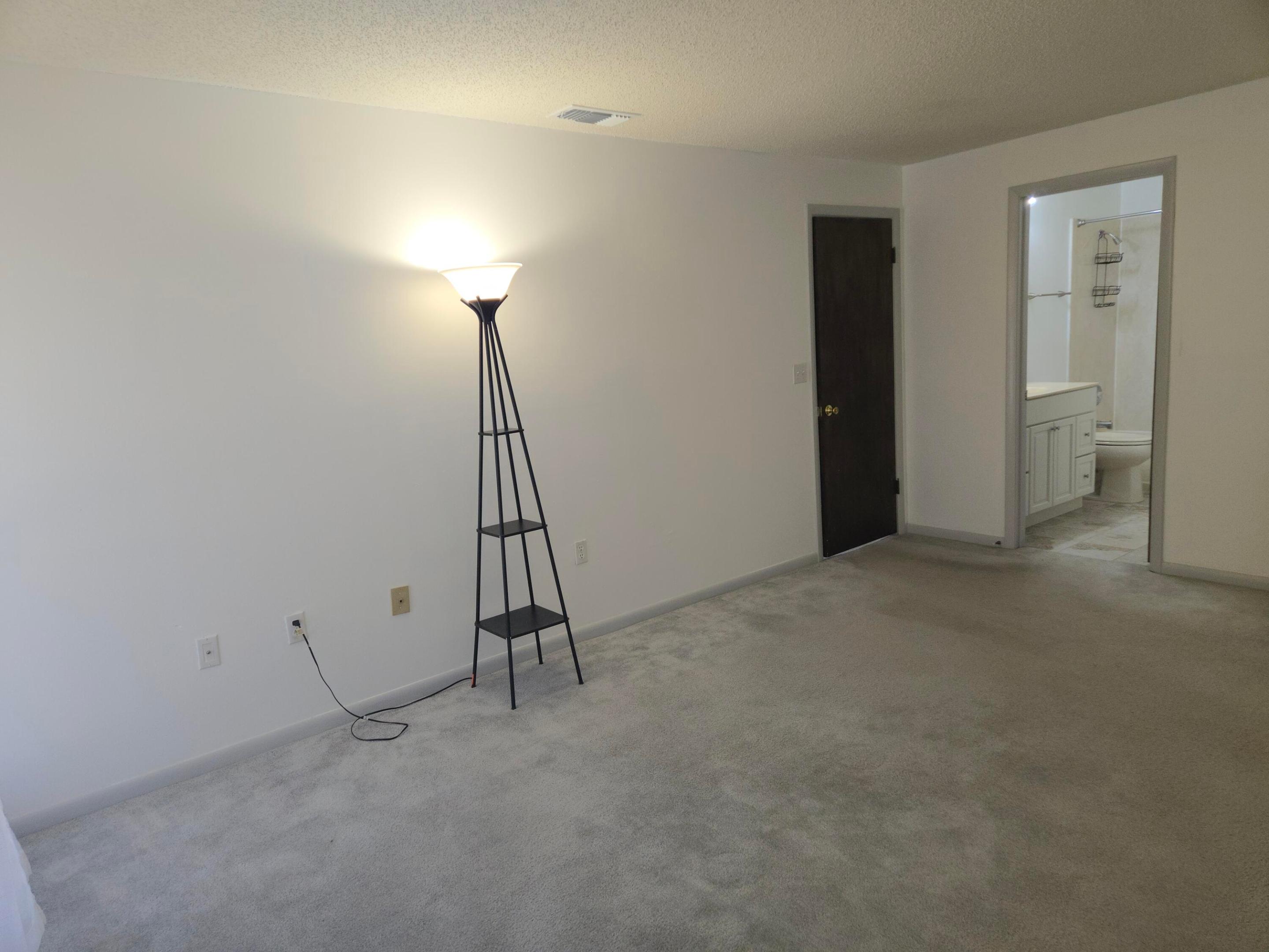 OAK LAKE VILLAS - Residential