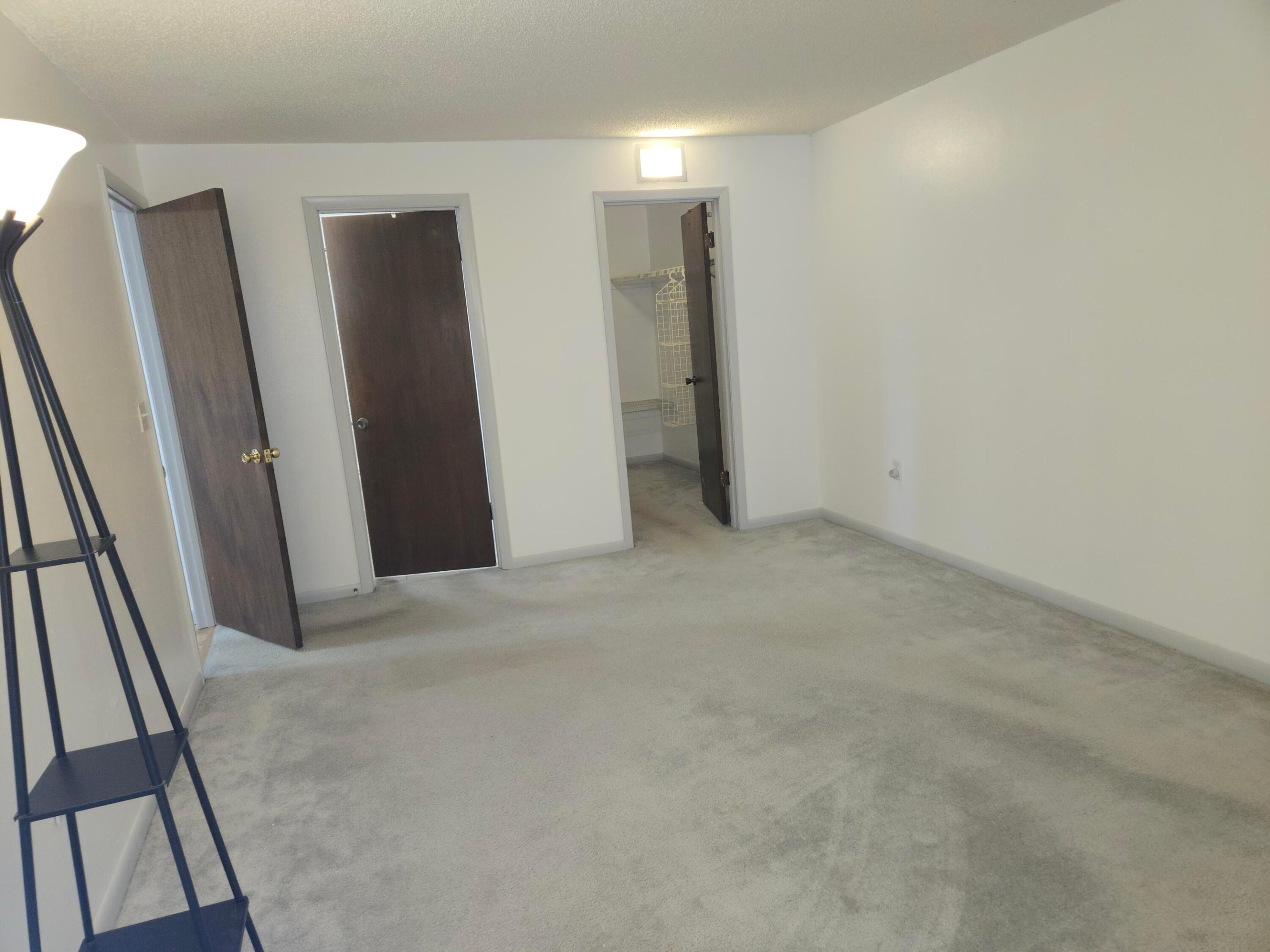 OAK LAKE VILLAS - Residential