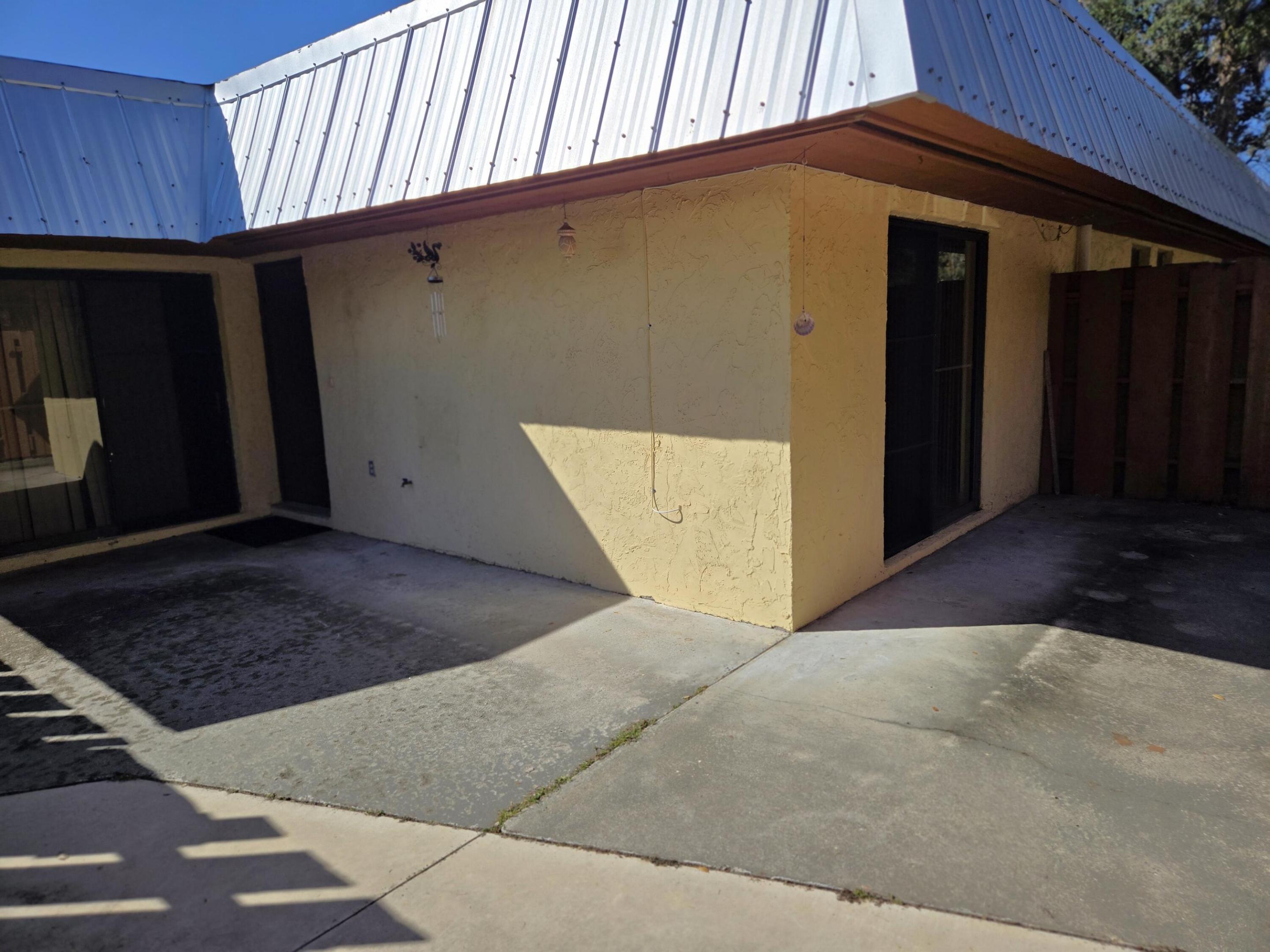 OAK LAKE VILLAS - Residential