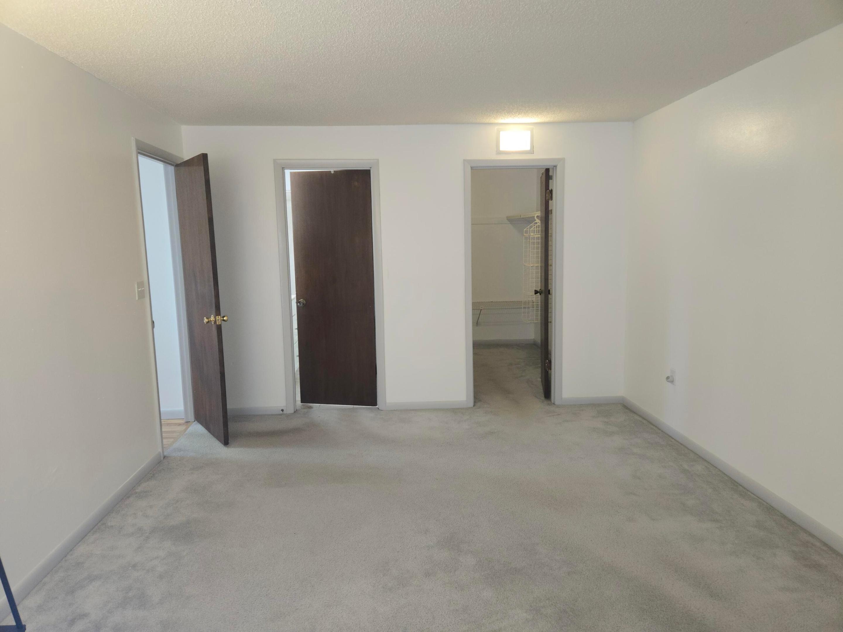 OAK LAKE VILLAS - Residential