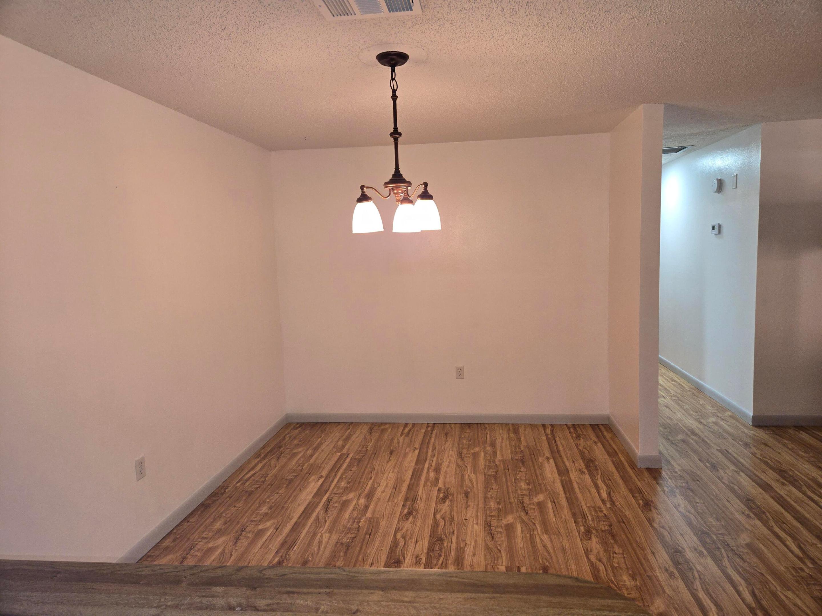 OAK LAKE VILLAS - Residential