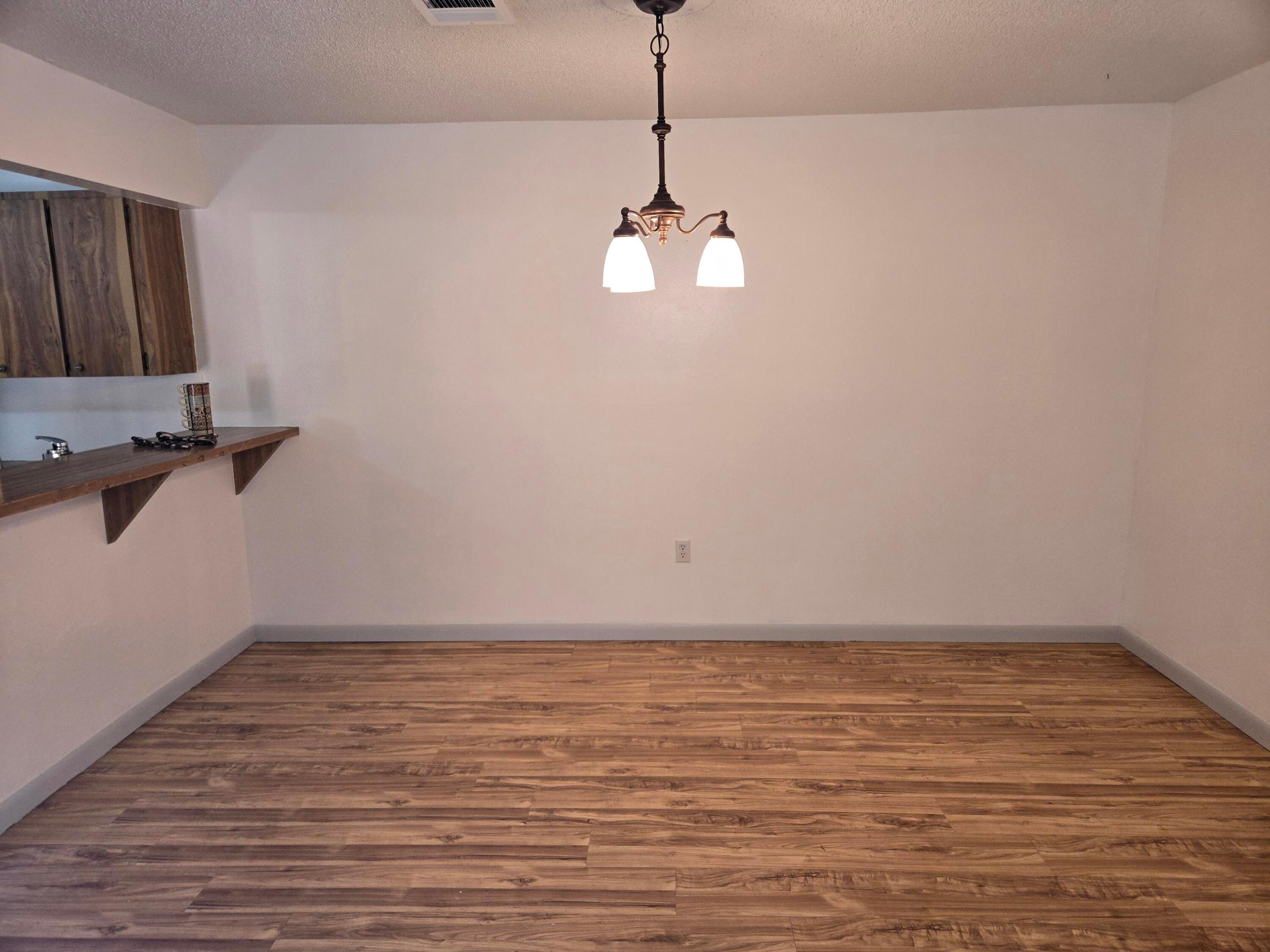 OAK LAKE VILLAS - Residential