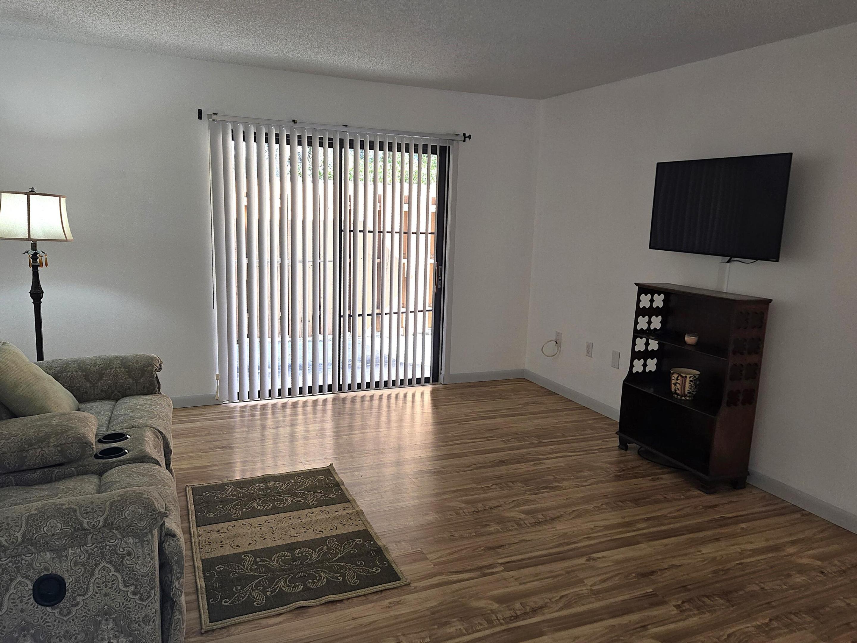 2201 SW 28th Street 50