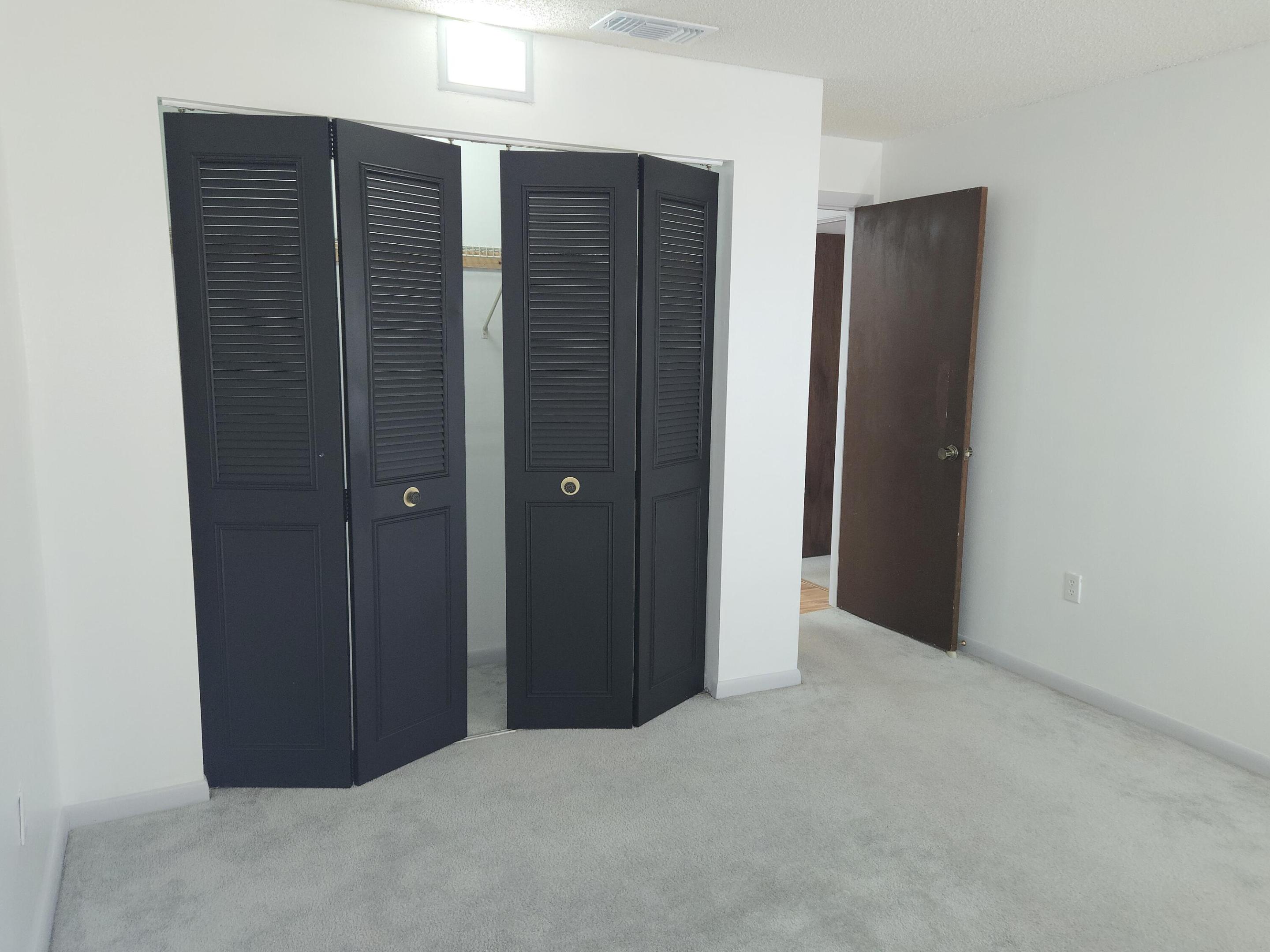 OAK LAKE VILLAS - Residential