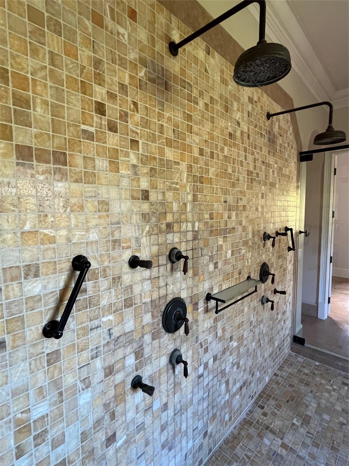 COLLINS HEIGHTS - Residential