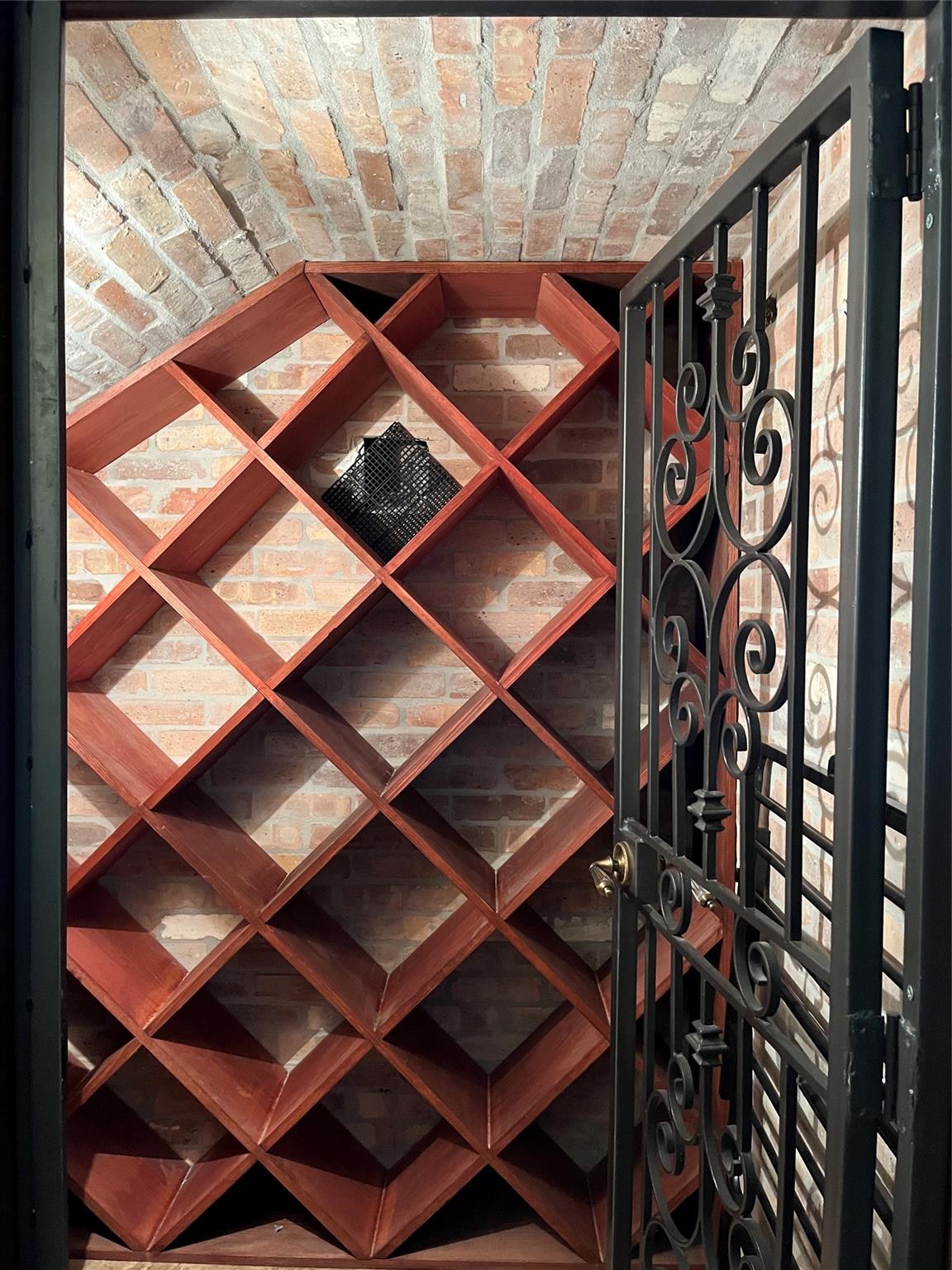 COLLINS HEIGHTS - Residential