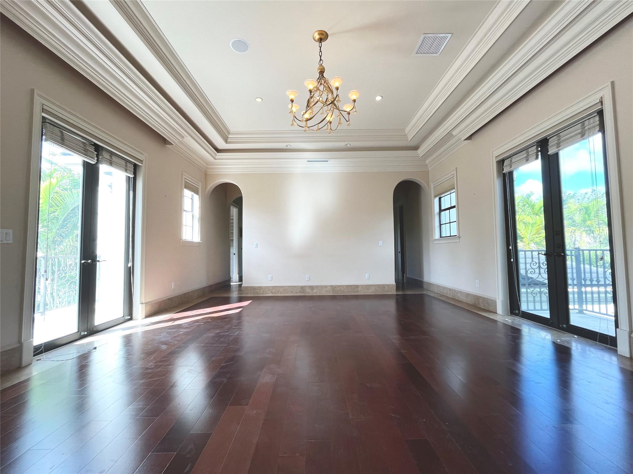 COLLINS HEIGHTS - Residential