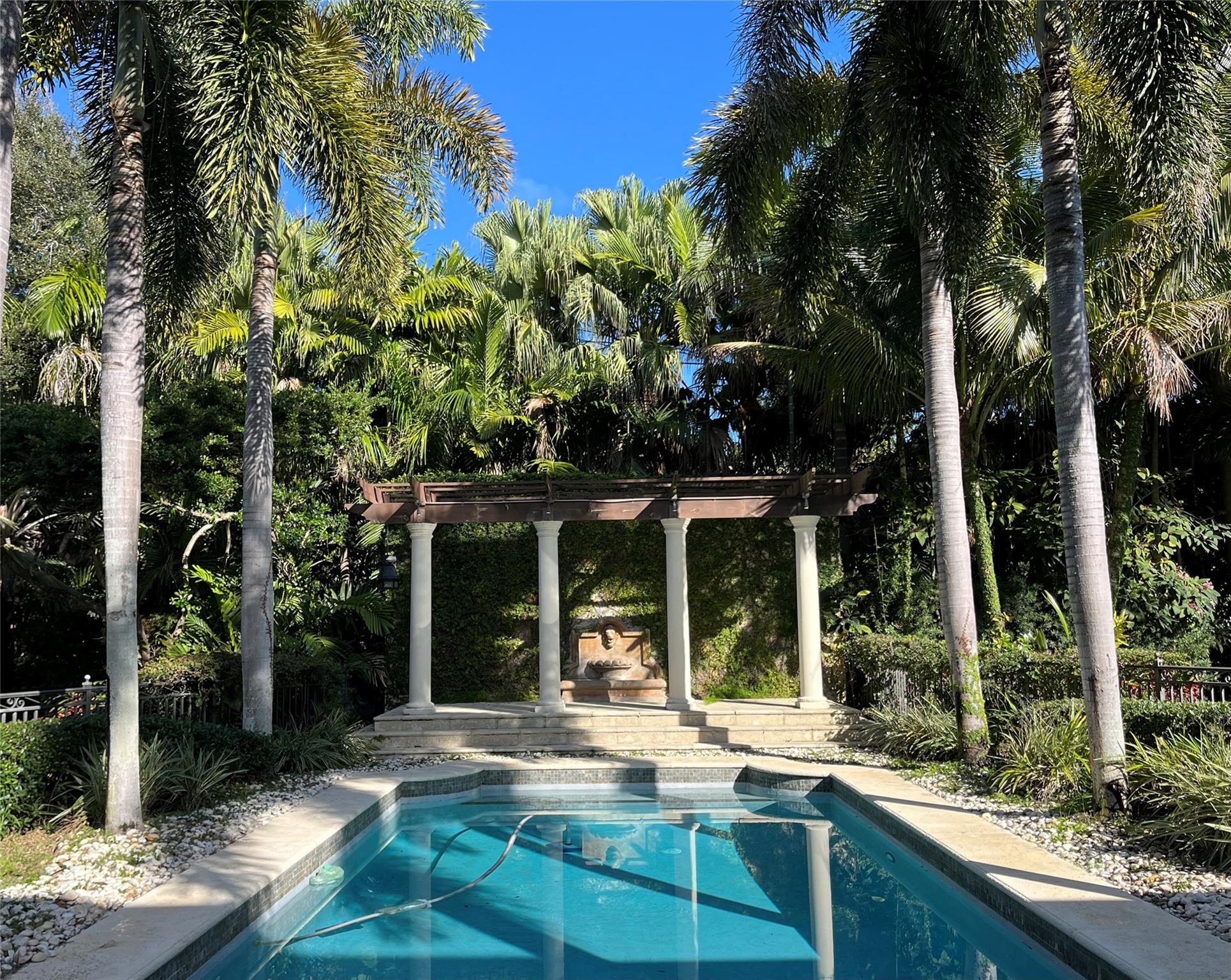 COLLINS HEIGHTS - Residential