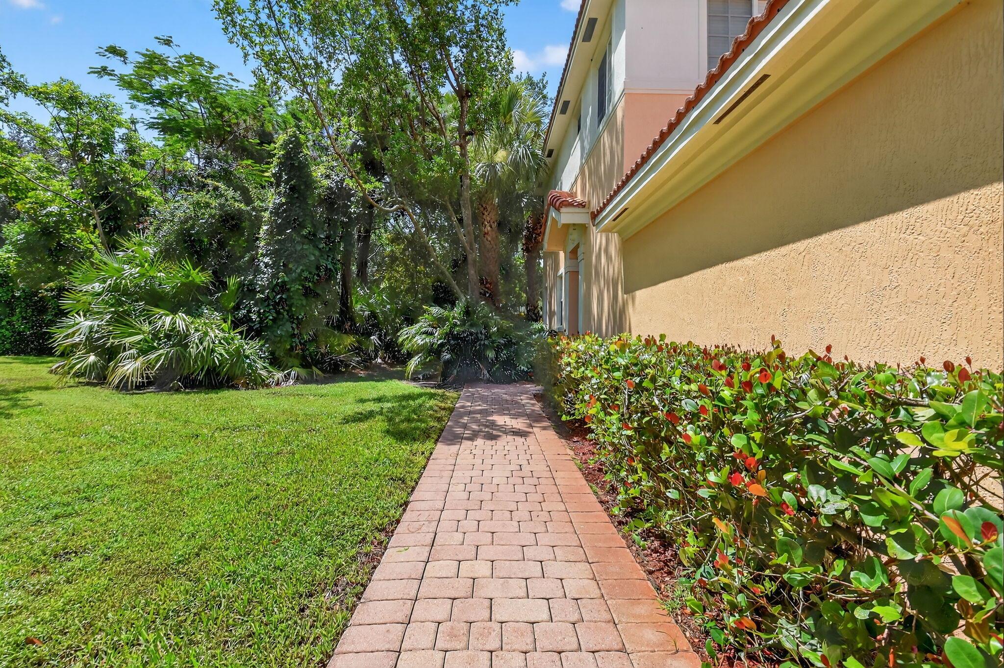 7271 Briella Drive, Boynton Beach, FL, 33437/$399,000 3 7271 Briella Drive