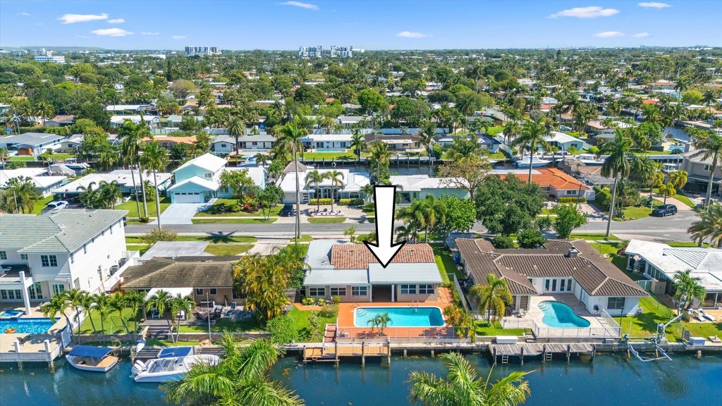 Photo of 330 SE 9th Court, Pompano Beach, FL 33060 (MLS # B26026245)