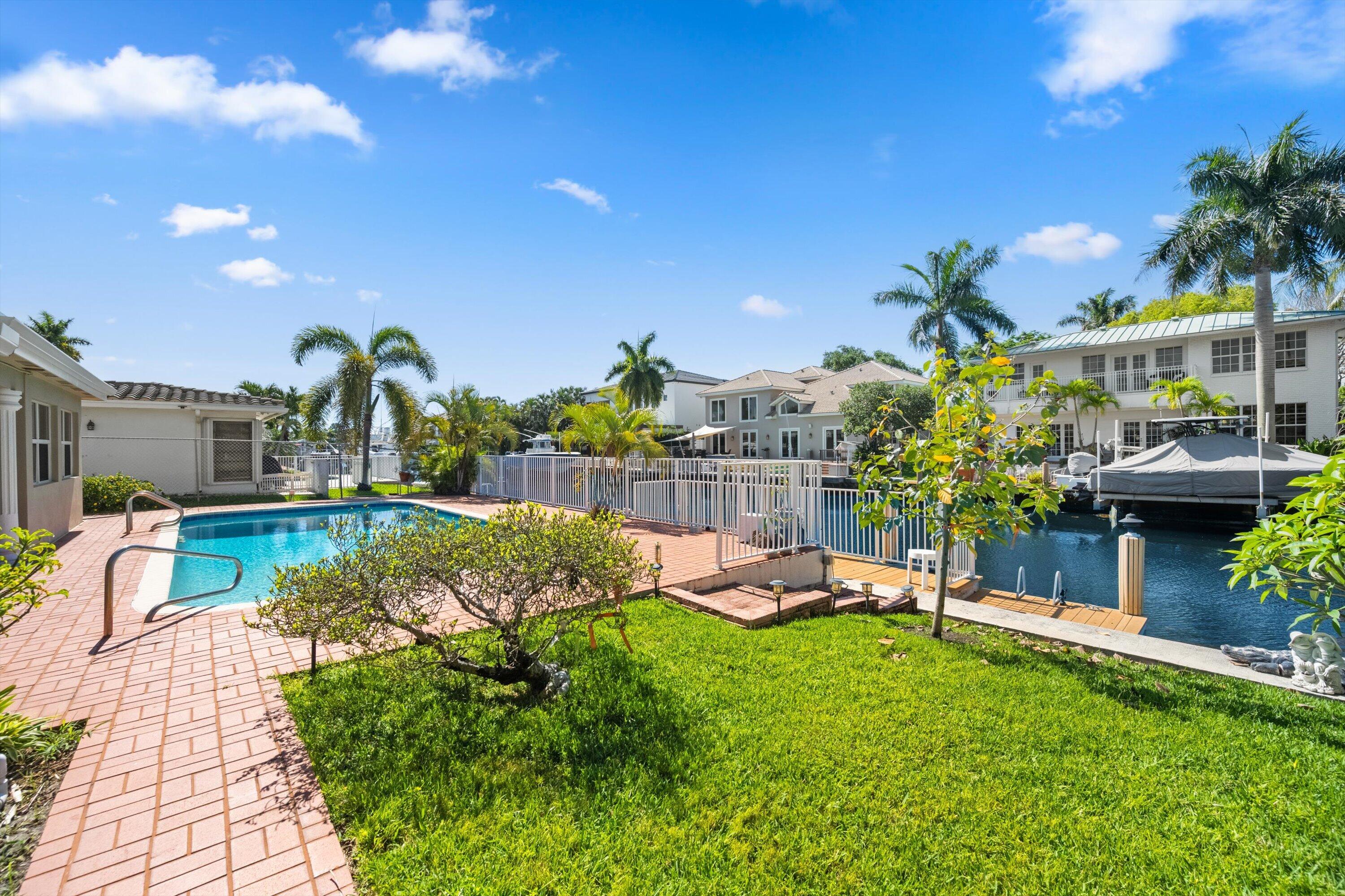 330 SE 9th Court