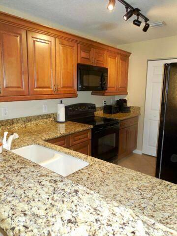 LINKS AT EMERALD DUNES CONDO - Residential Lease