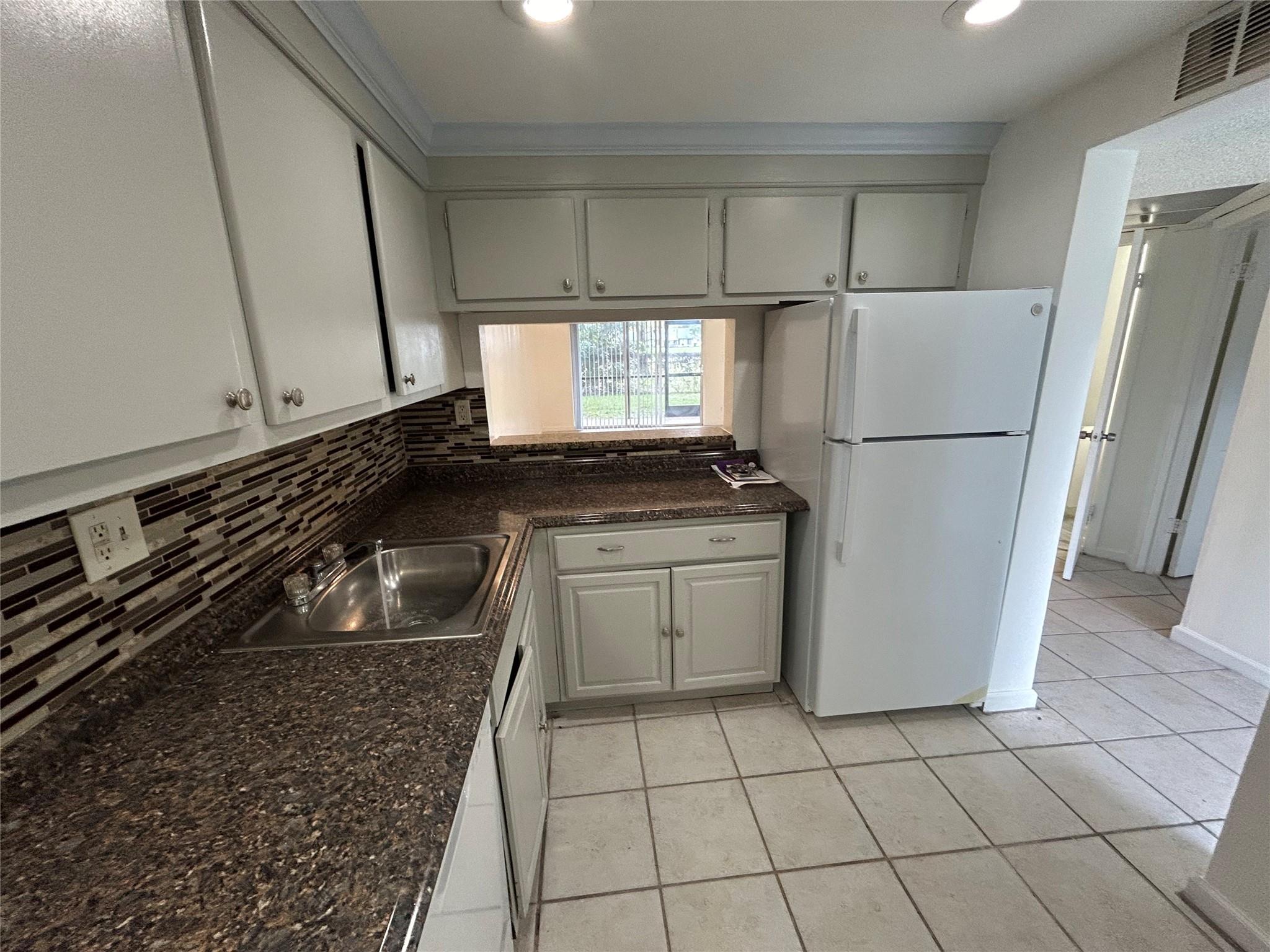 Versailles Gardens - Residential Lease