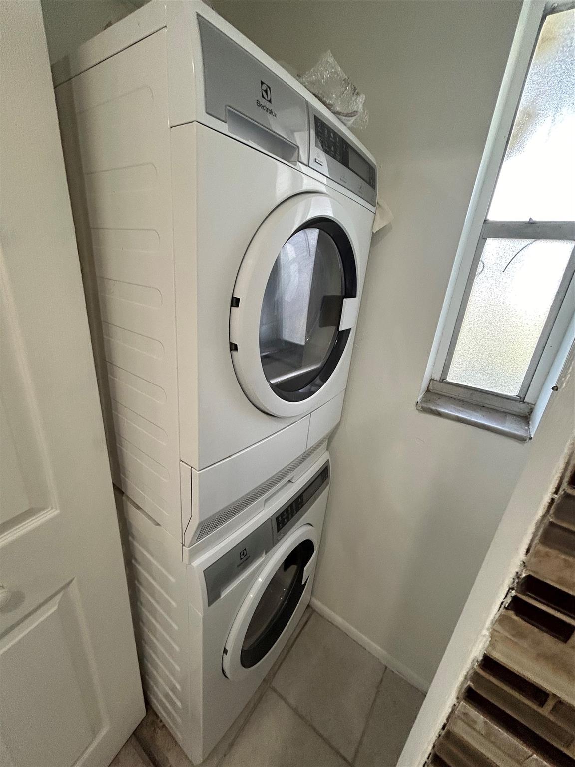 Versailles Gardens - Residential Lease