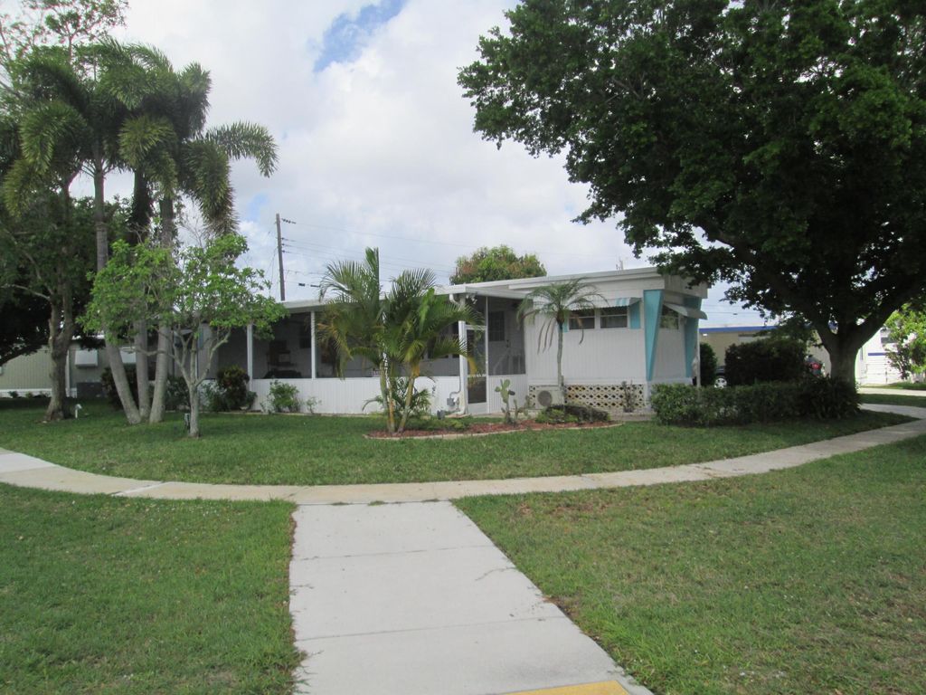 Photo of 4261 S Meadow View Drive, Boynton Beach, FL 33436 (MLS # B26010033)