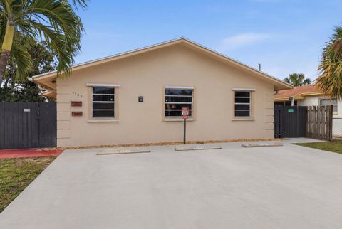 1565 W 28th Street A Riviera Beach FL 33404