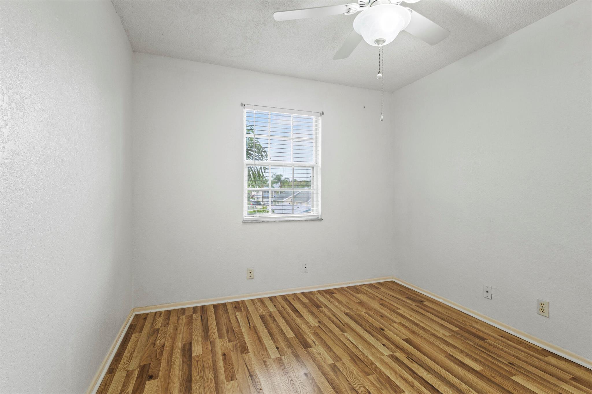MIDPORT PLACE I CONDOMINI - Residential Lease