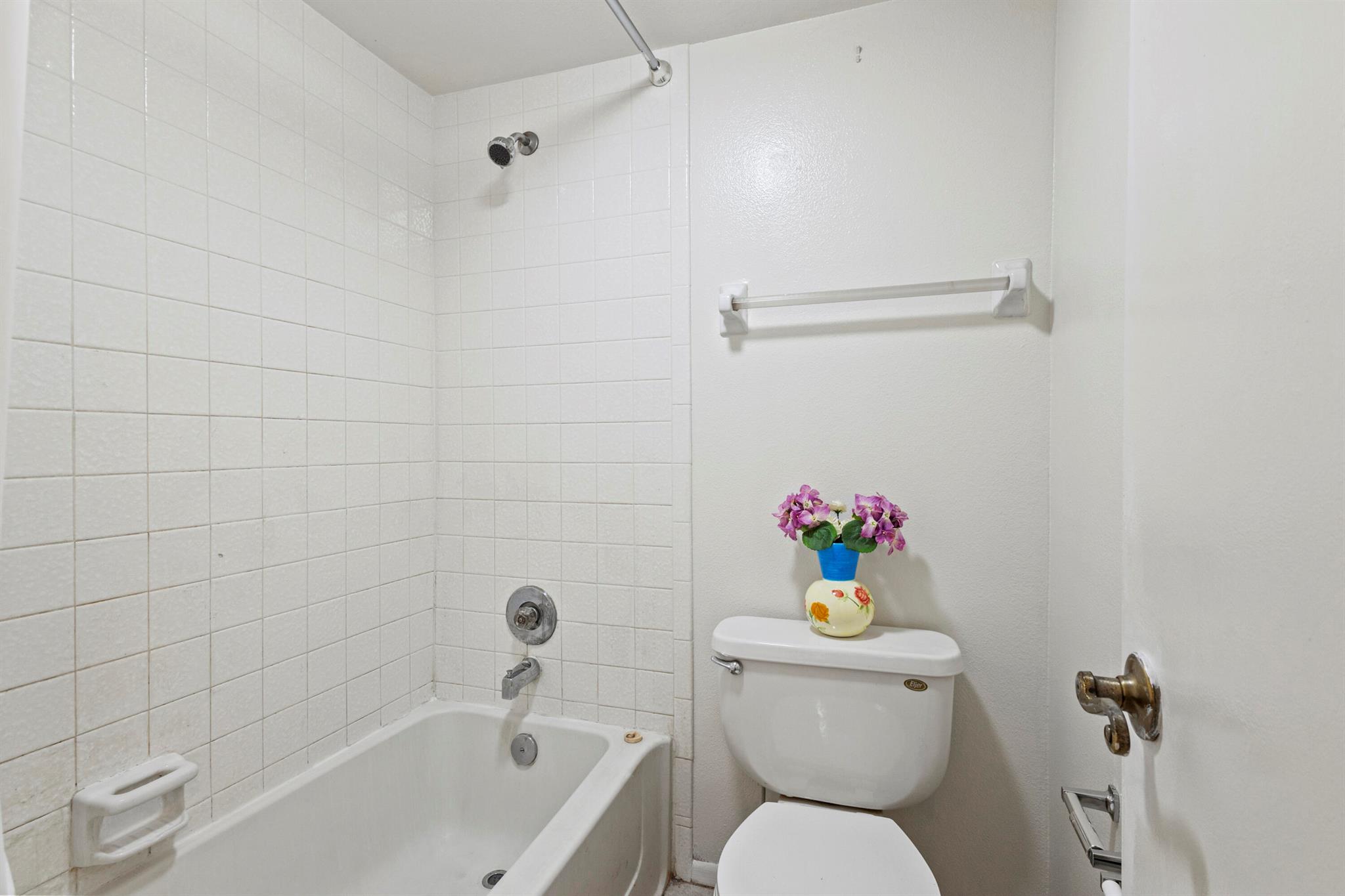MIDPORT PLACE I CONDOMINI - Residential Lease