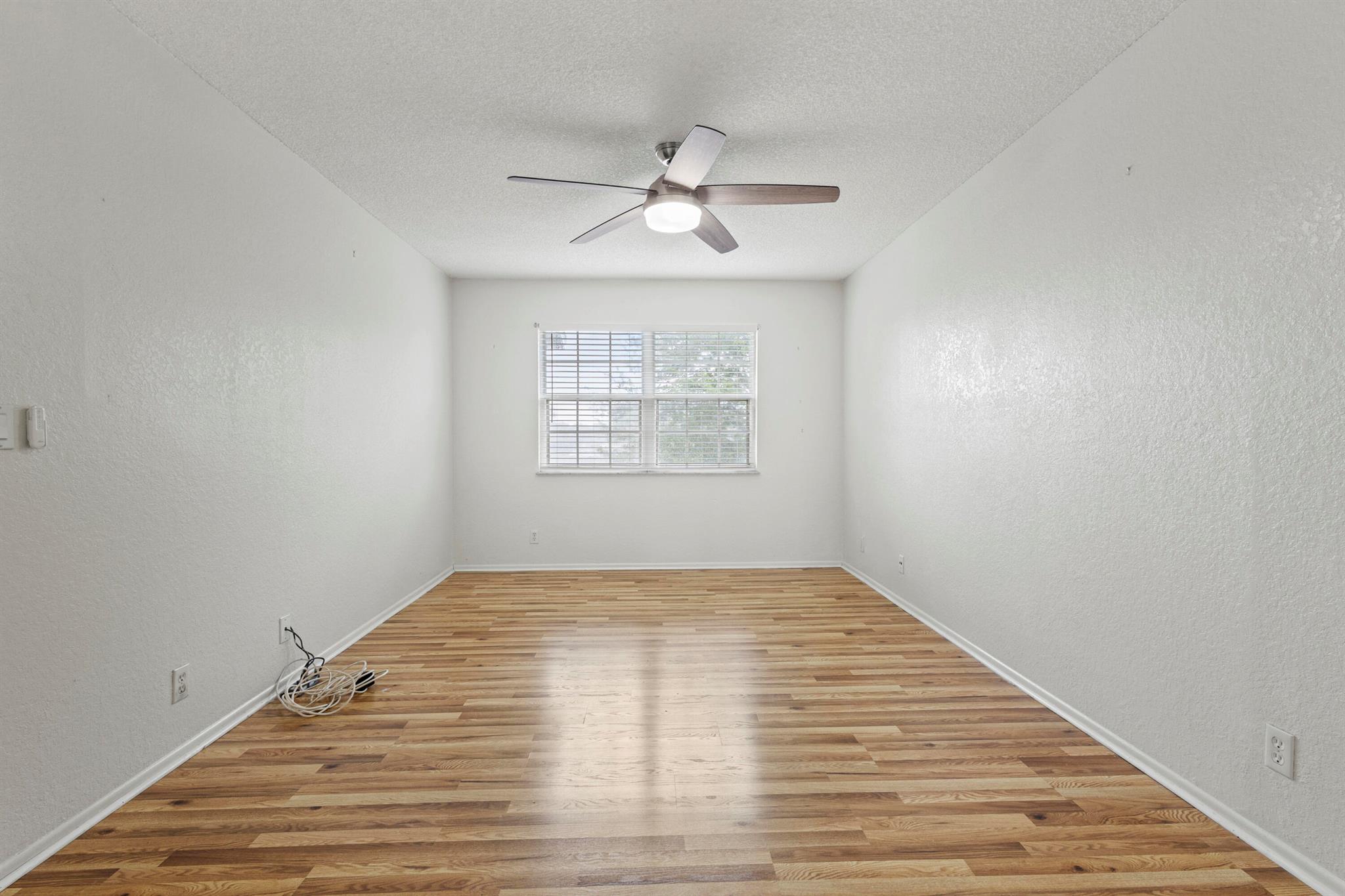 MIDPORT PLACE I CONDOMINI - Residential Lease