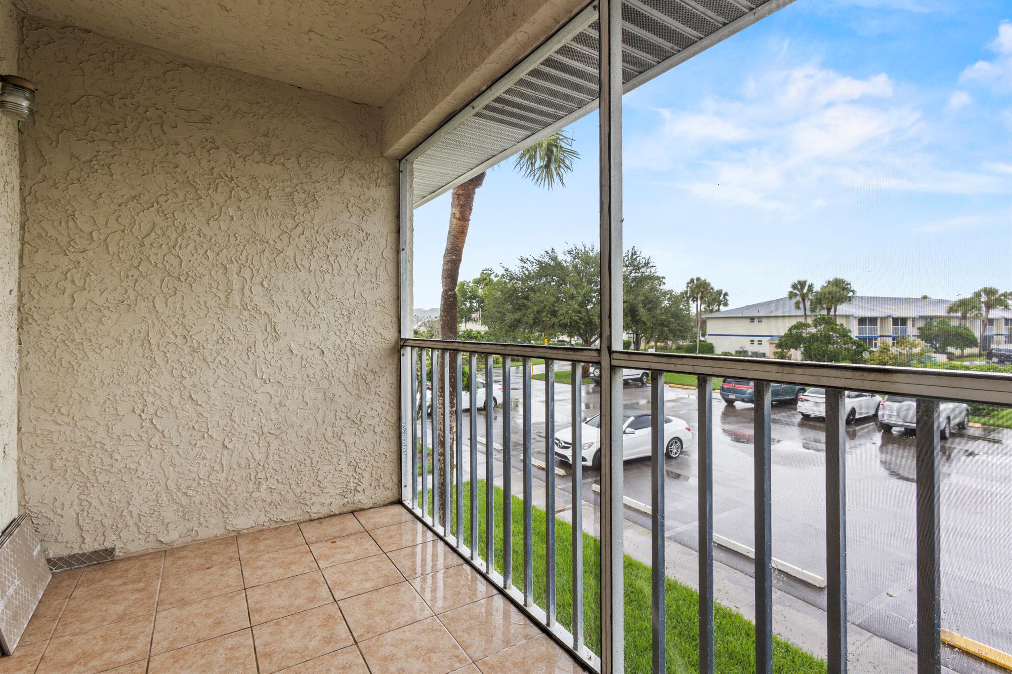 MIDPORT PLACE I CONDOMINI - Residential Lease